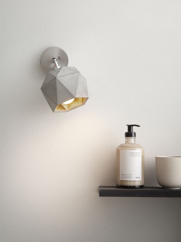 [T2] Triangular Wall/ Ceiling Spot