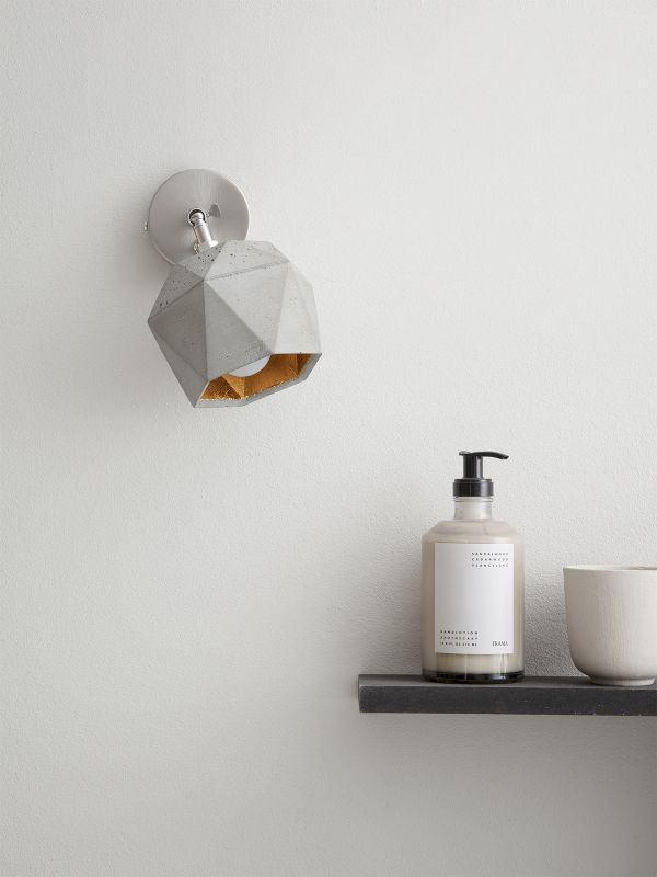 [T2] Triangular Wall/ Ceiling Spot