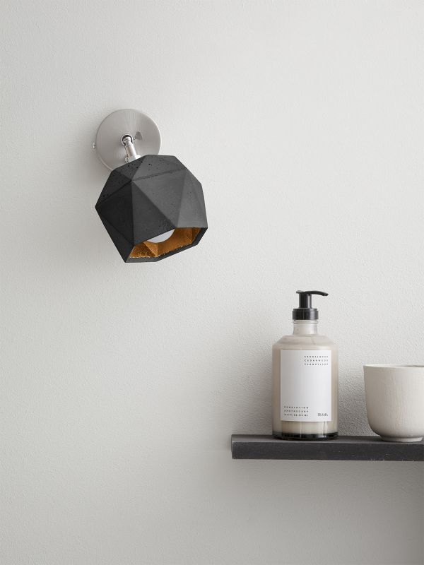 [T2] Triangular Wall/ Ceiling Spot