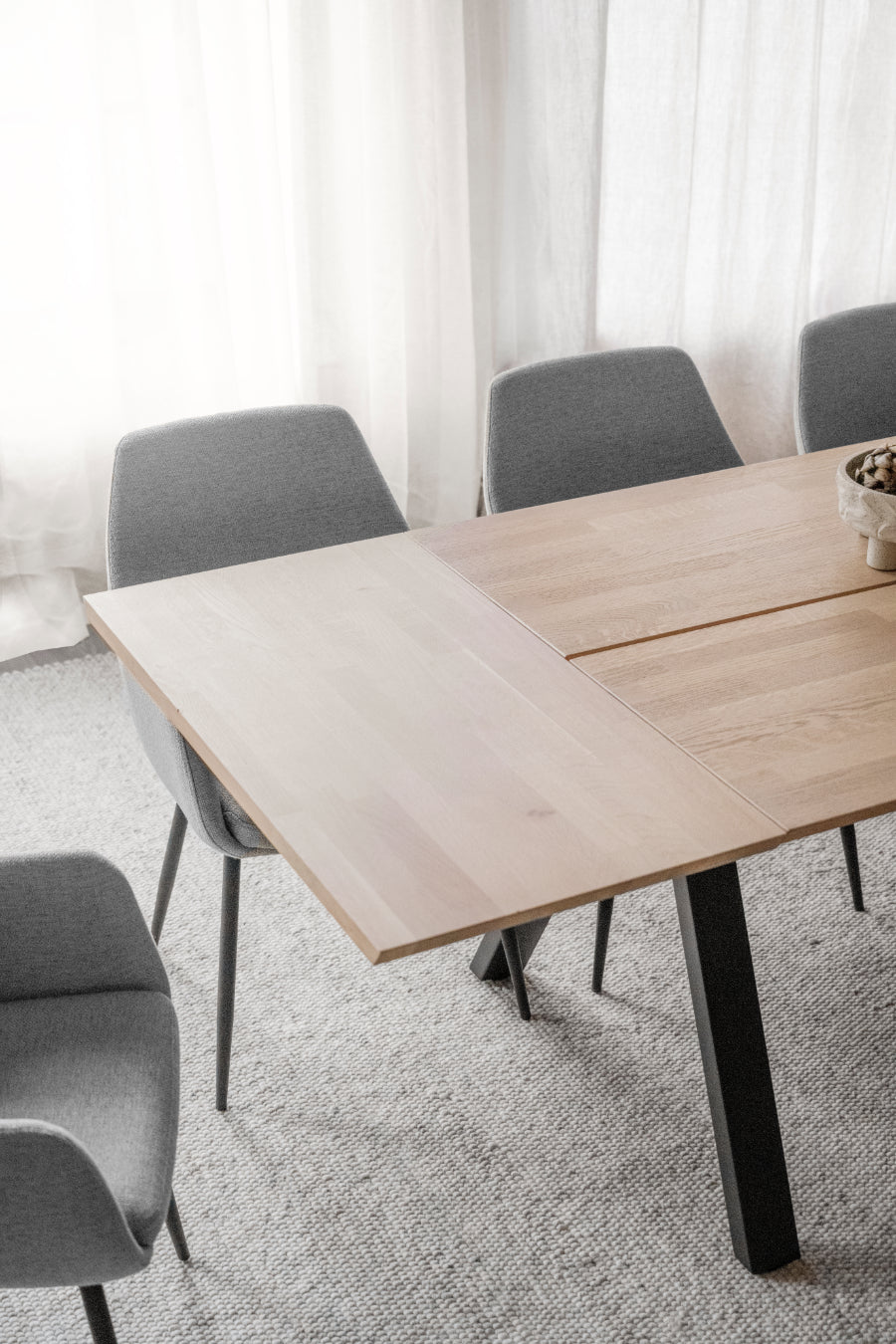 CARRADALE Esstisch mit V-Bein, 220 bis 320 cm