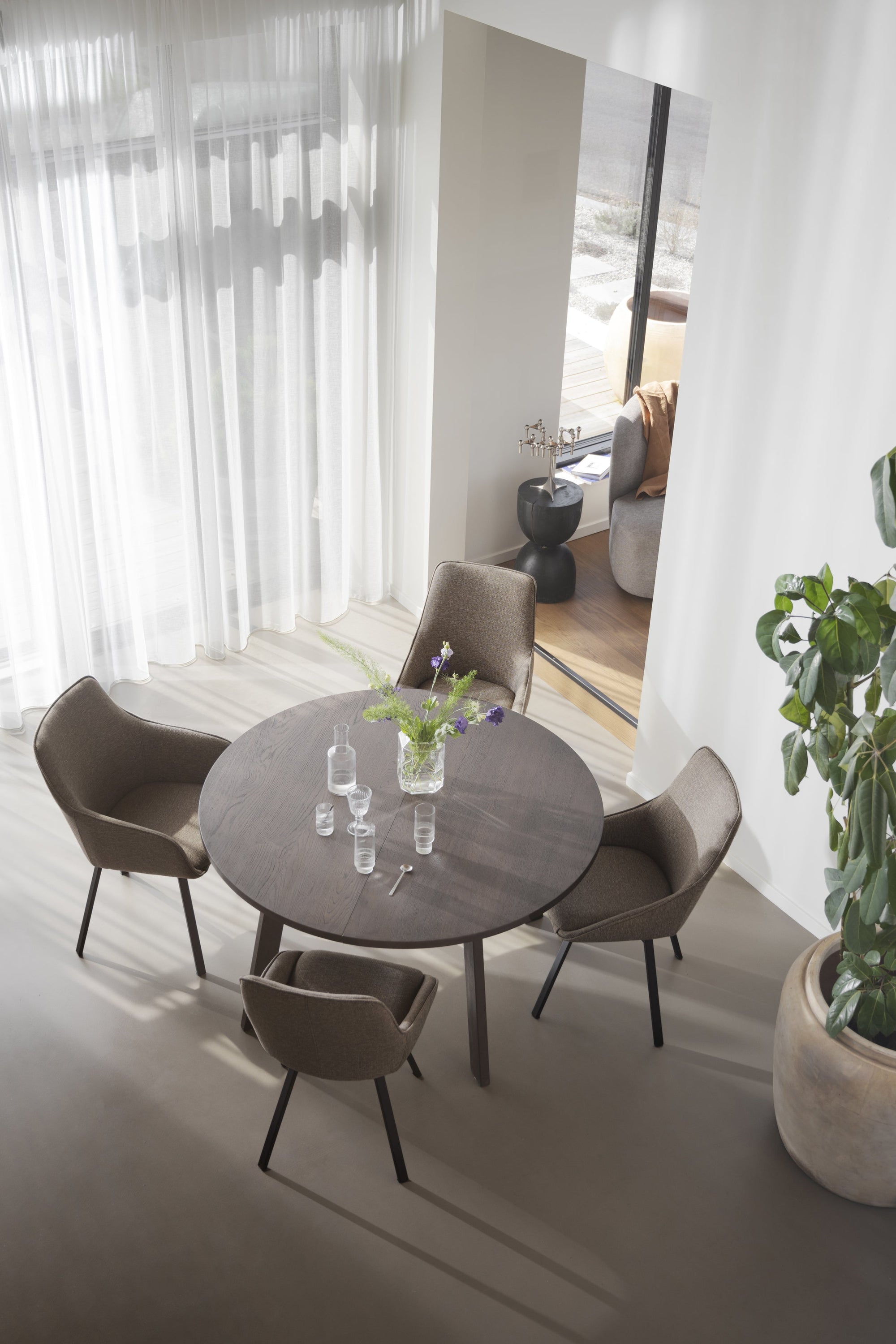 Glenside Round Extendable Dining Table Ø130 cm – Brown Oak – 2