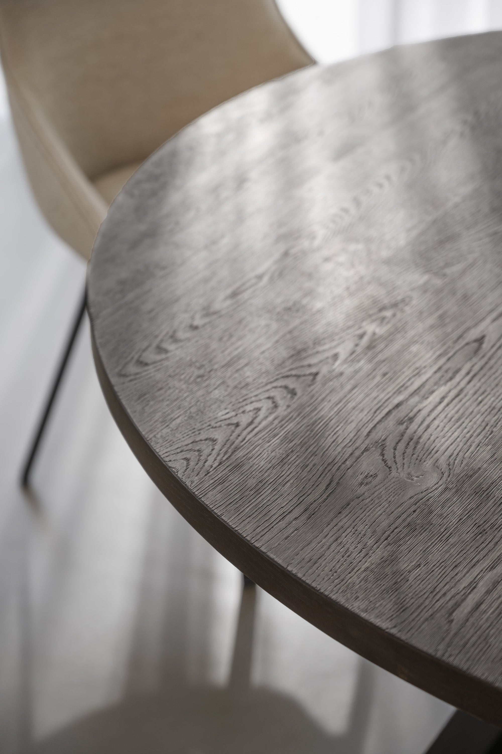 Maddock Round Extendable Dining Table Ø135 cm – Brown Oak / Black – 7