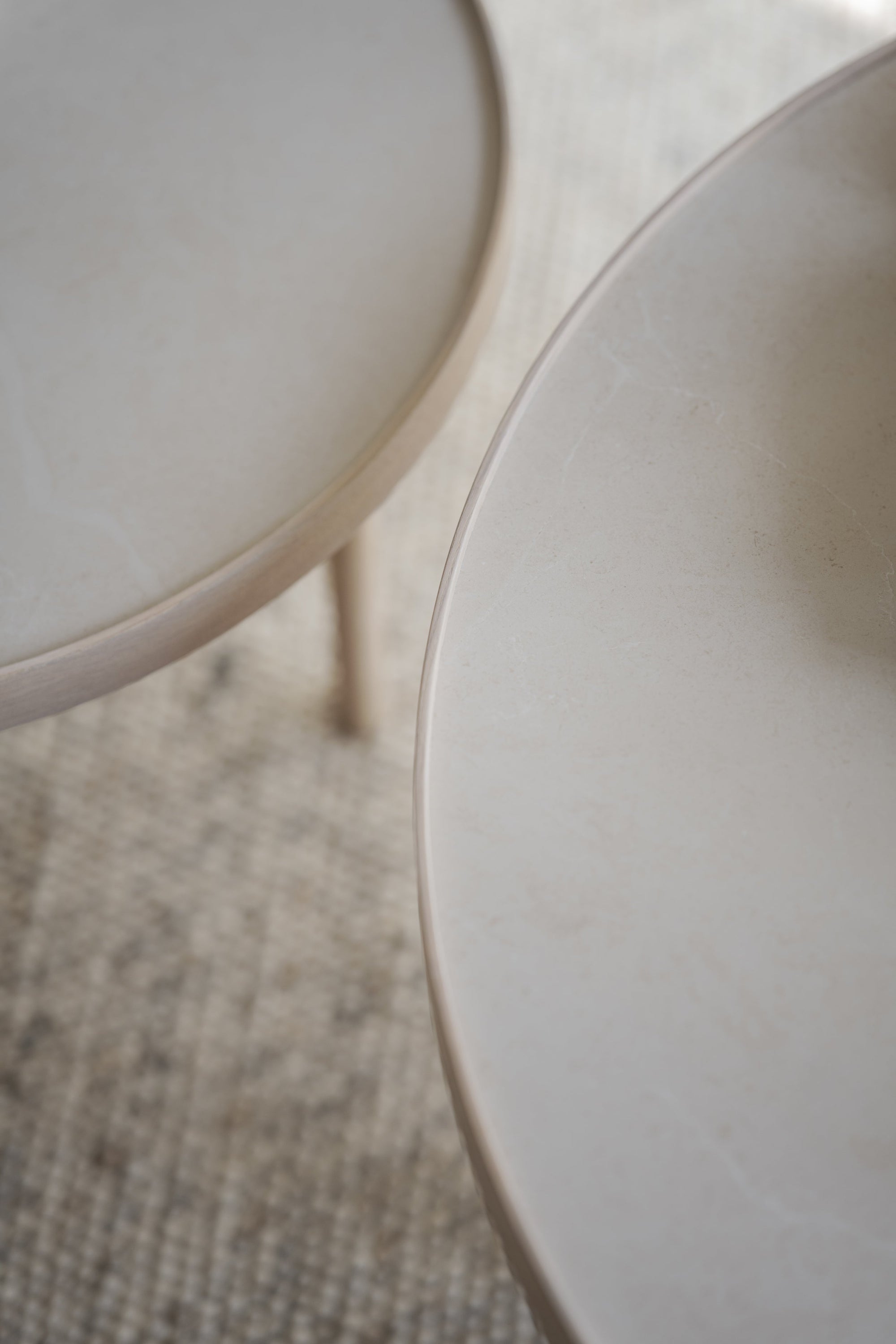 Marsden Round Coffee Table Ø60 cm – Beige Ceramic / Whitewash Oak – 4