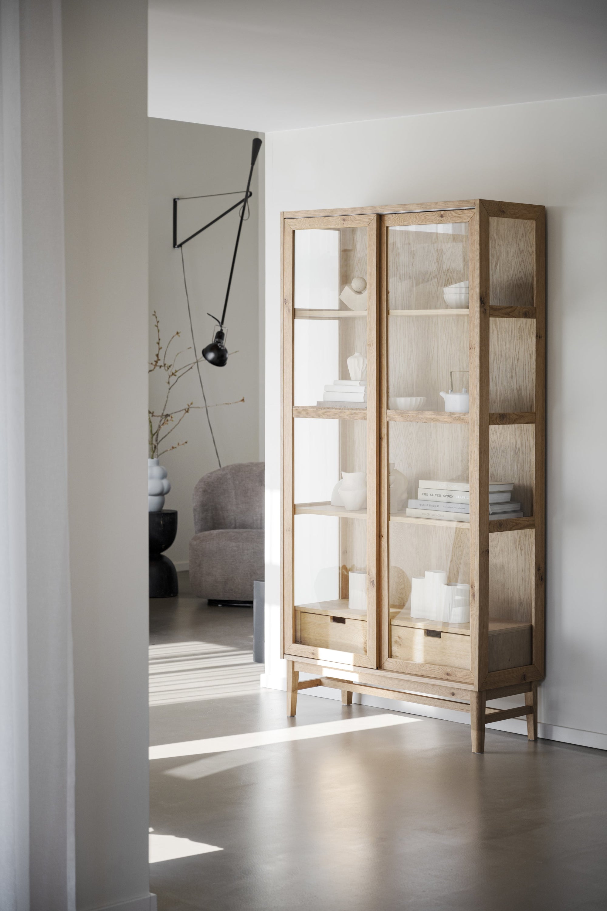 Hazelton Glass Cabinet with Drawers – Oak – 2