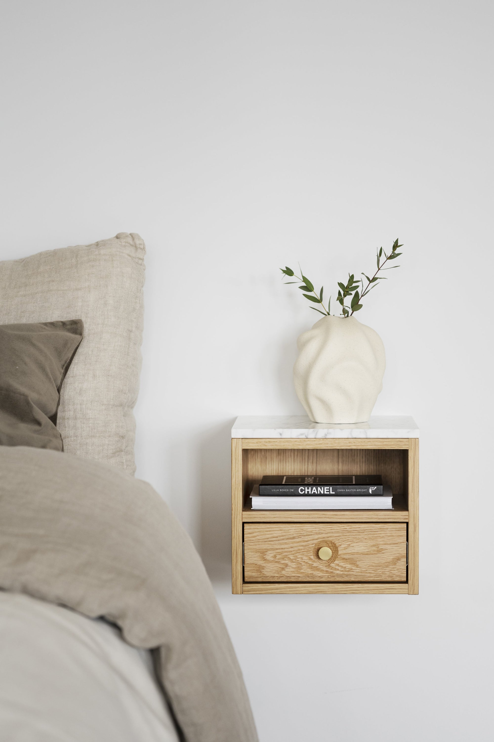 Whitmore Wall-Mounted Bedside Table – Oak – 2