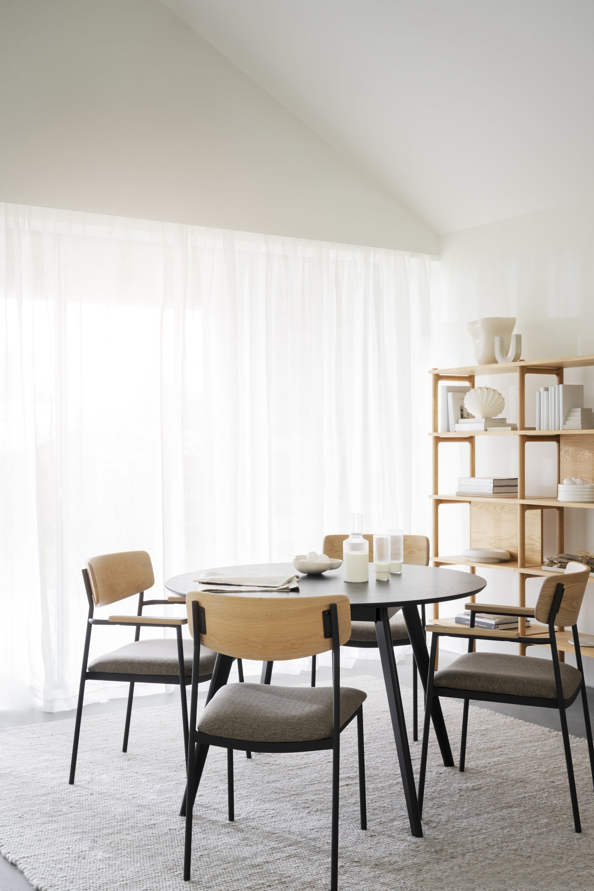 YUMI Round Table 115CM – Black – 2