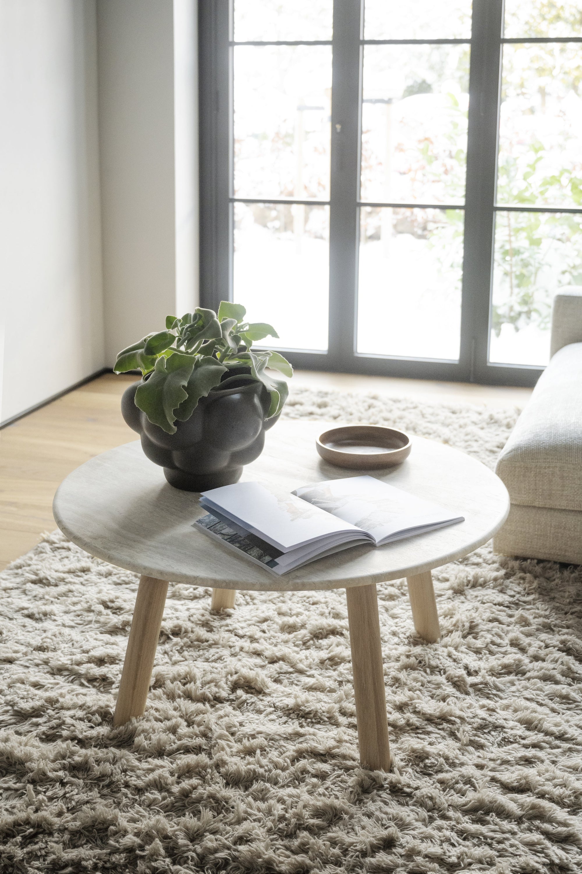 Taransay Travertine Coffee Table Ø90 cm – Beige / Whitewash Oak – 8