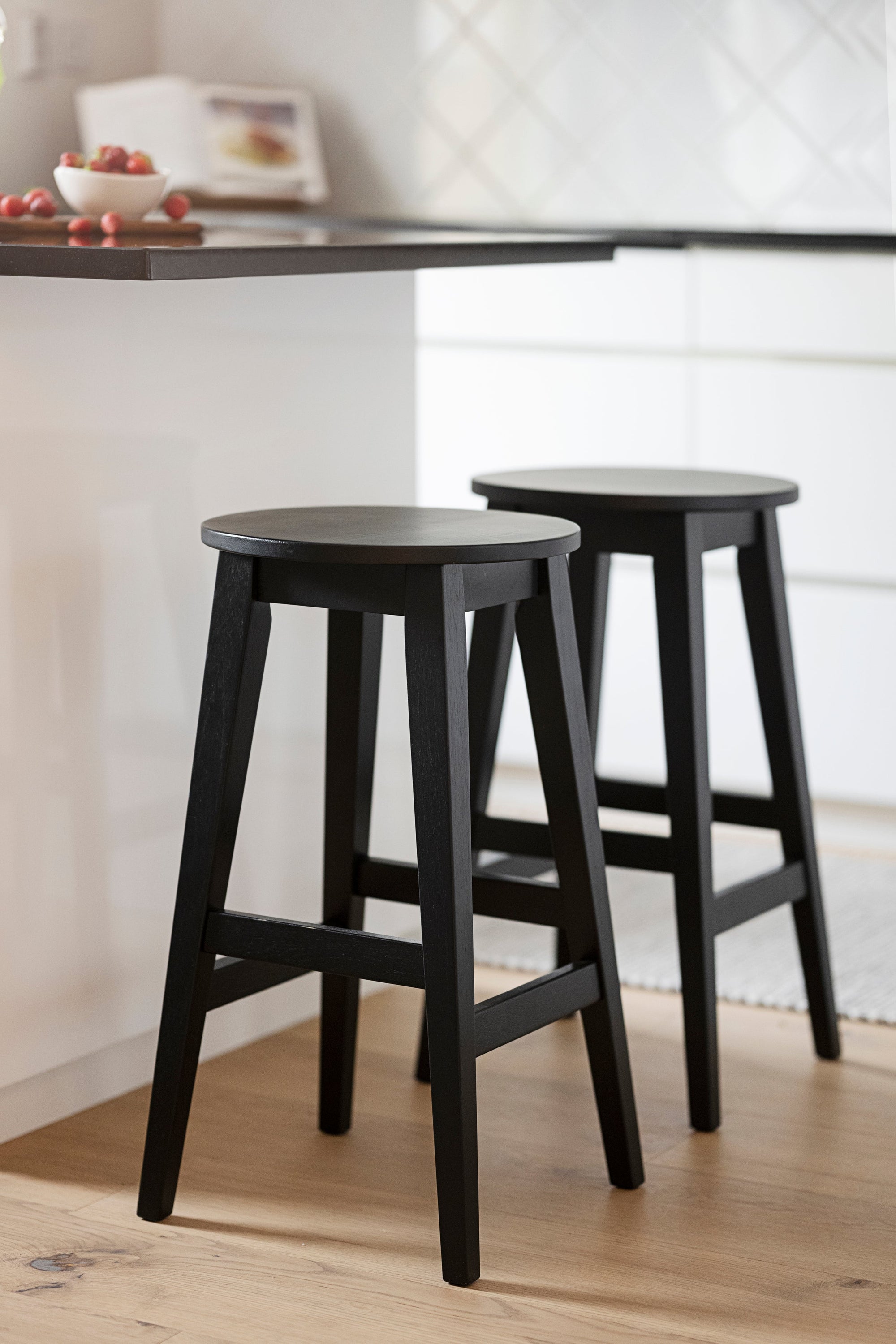 AUSTIN Set of 2 Bar Chairs – black lacquered oak – 2