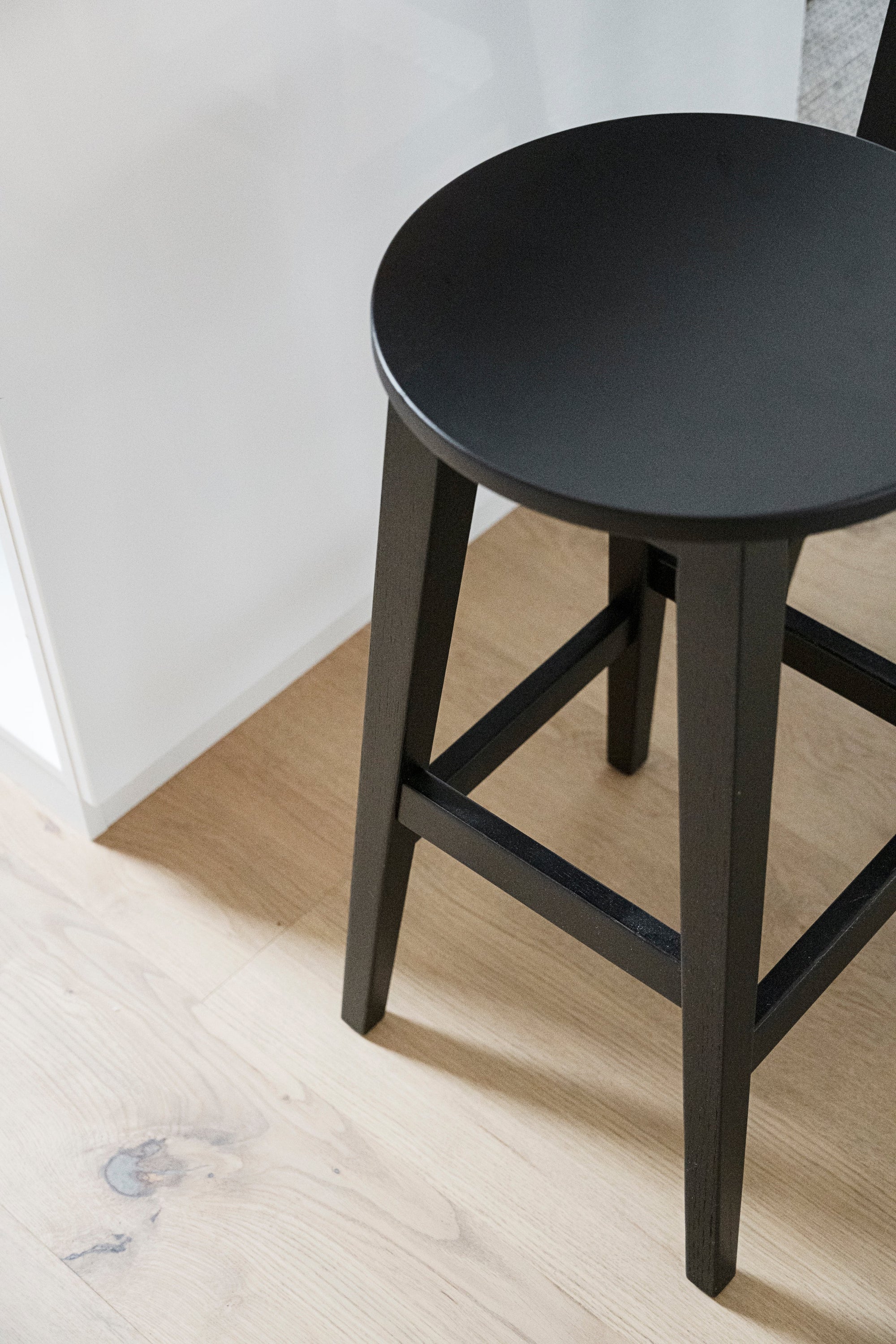 AUSTIN Set of 2 Bar Chairs – black lacquered oak – 3