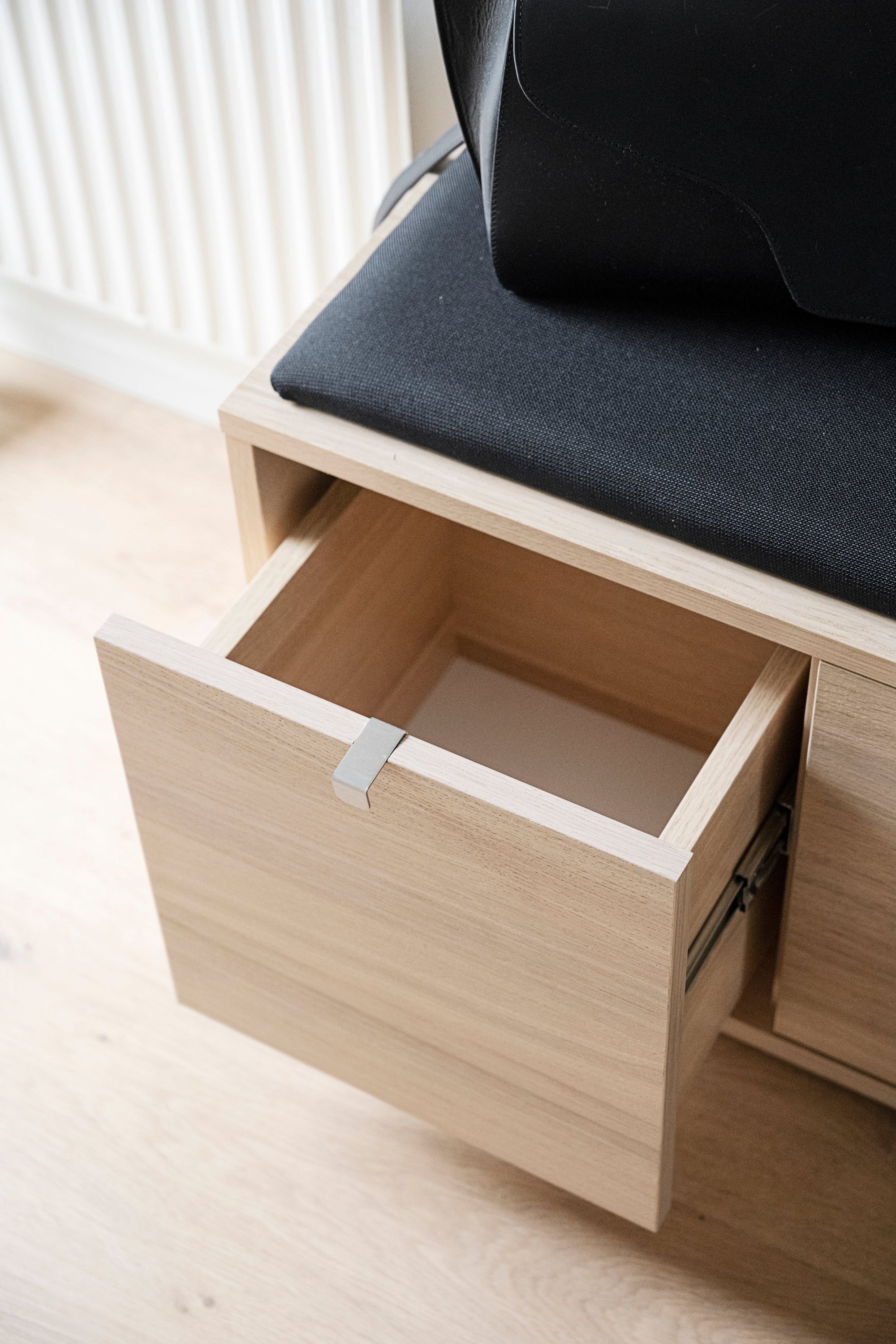 CONFETTI 2 Drawer Bench – White / black fabric – 3