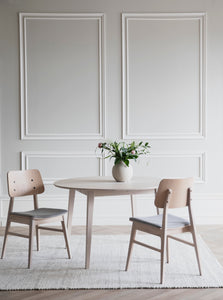 NAGANO Set of 2 Chairs – whitewash oak/light grey fabric – 2