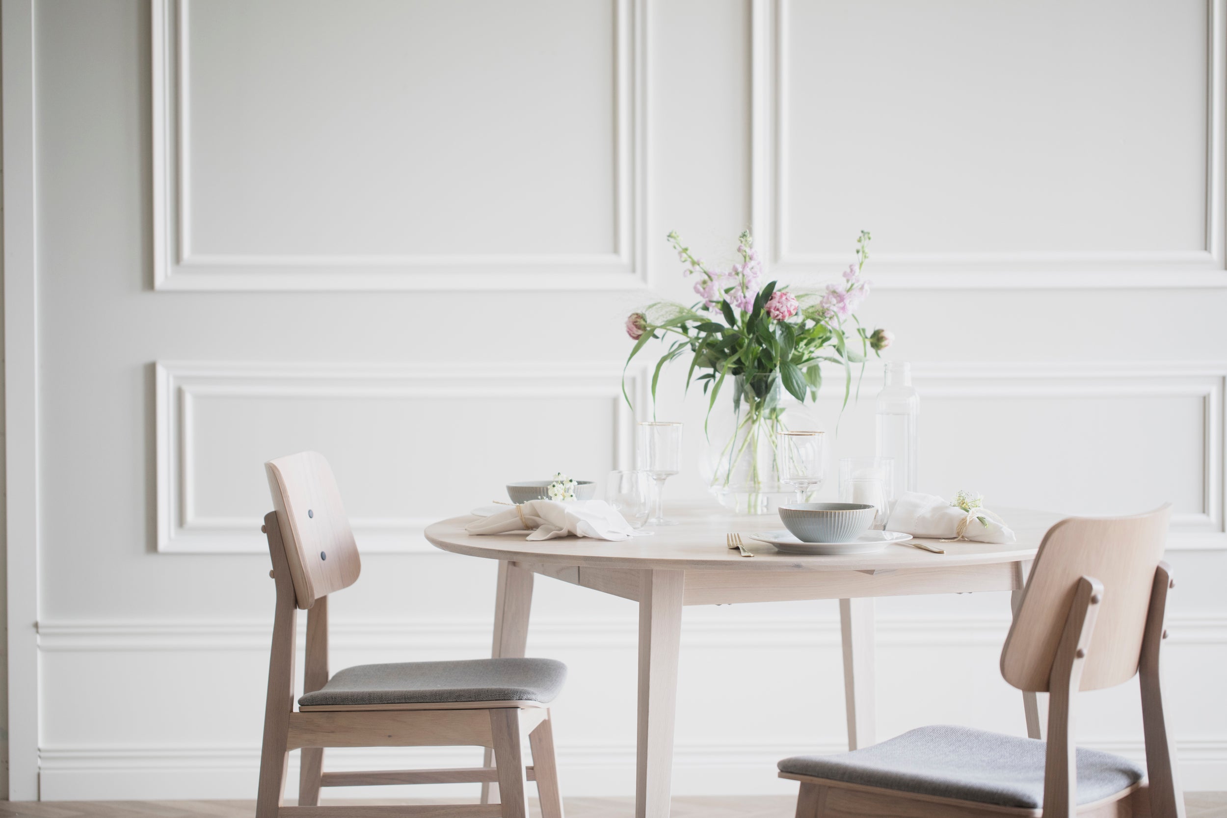 NAGANO Set of 2 Chairs – whitewash oak/light grey fabric – 3