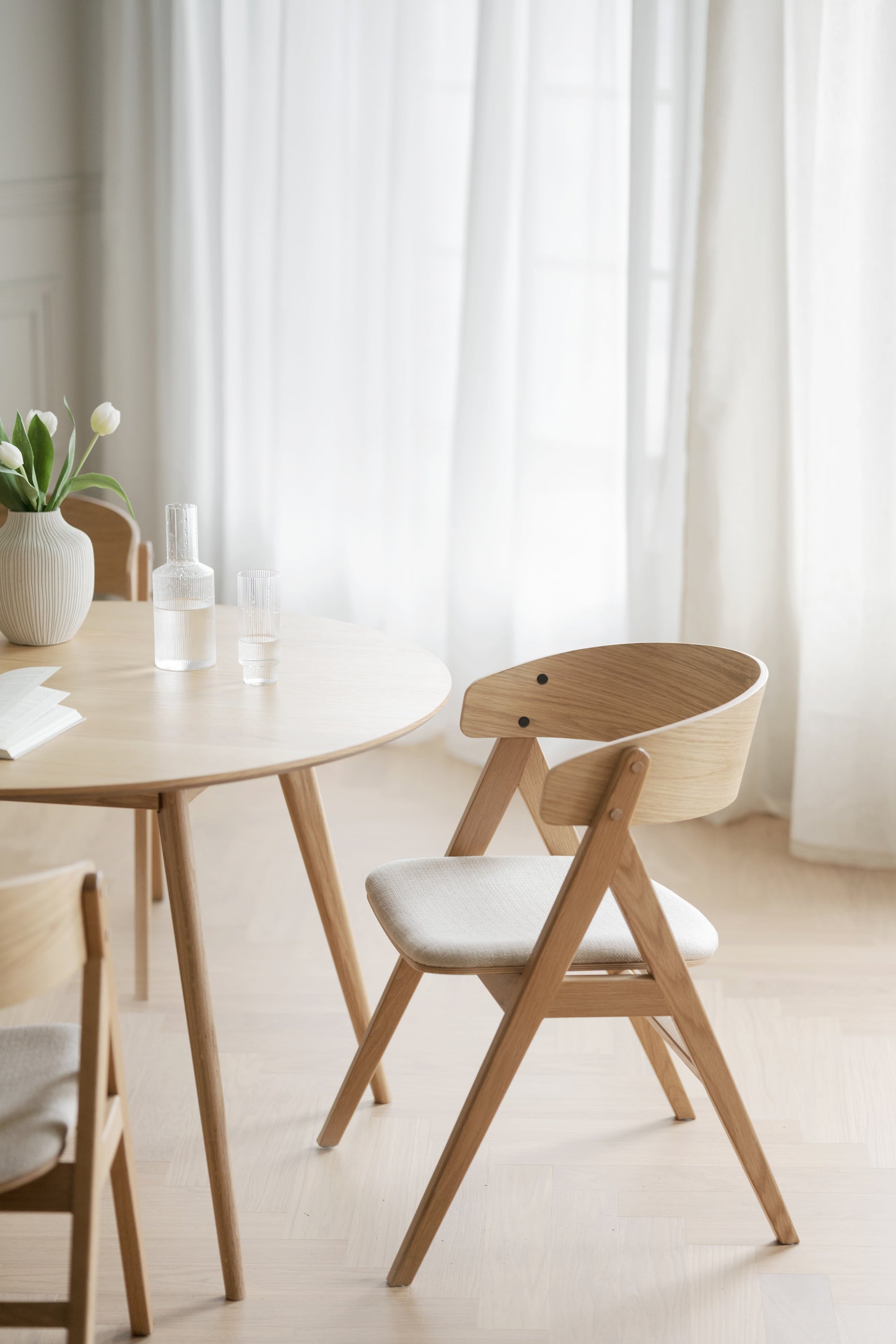 YUMI Round Table 115CM – Oak – 3