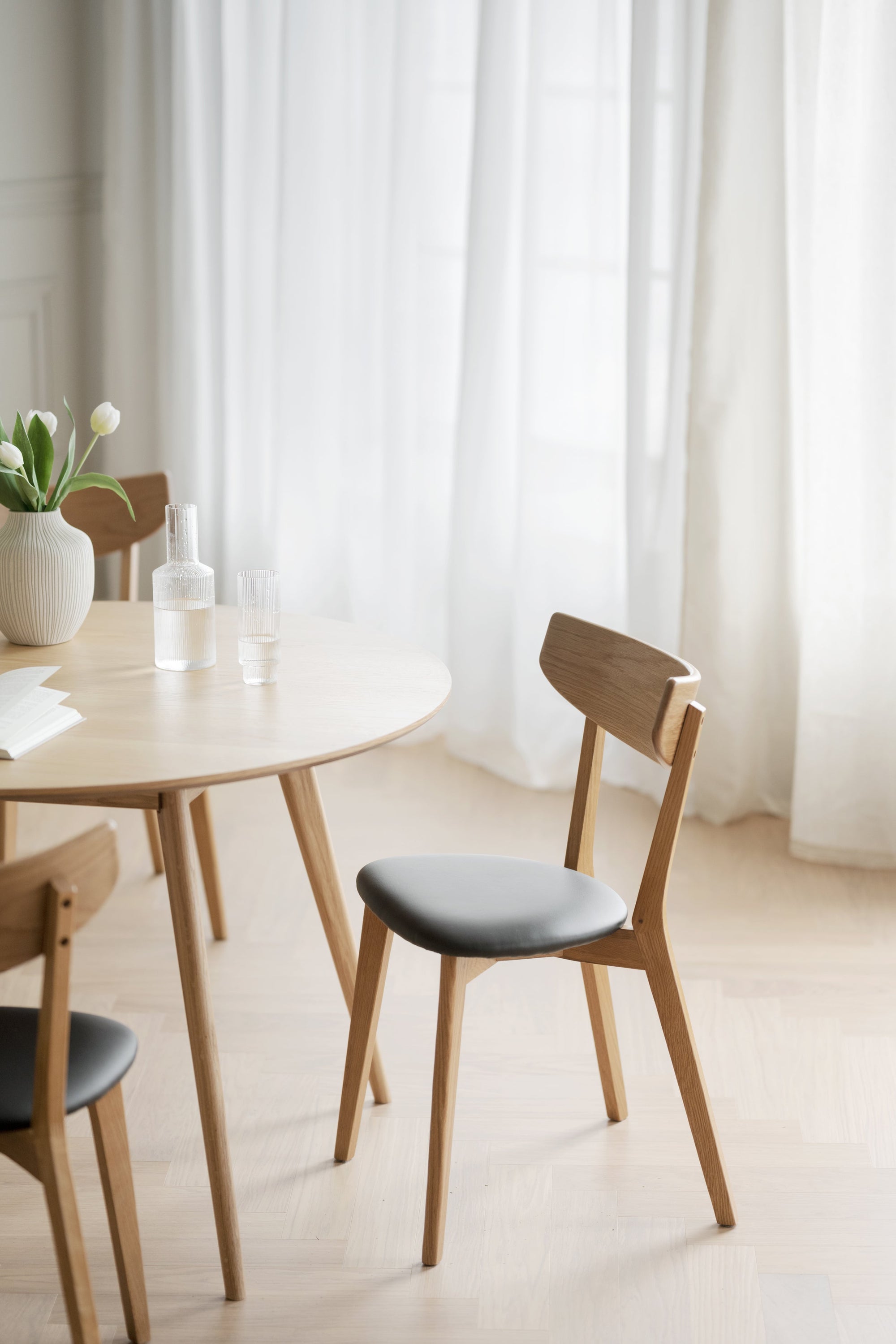 YUMI Round Table 115CM – Oak – 4