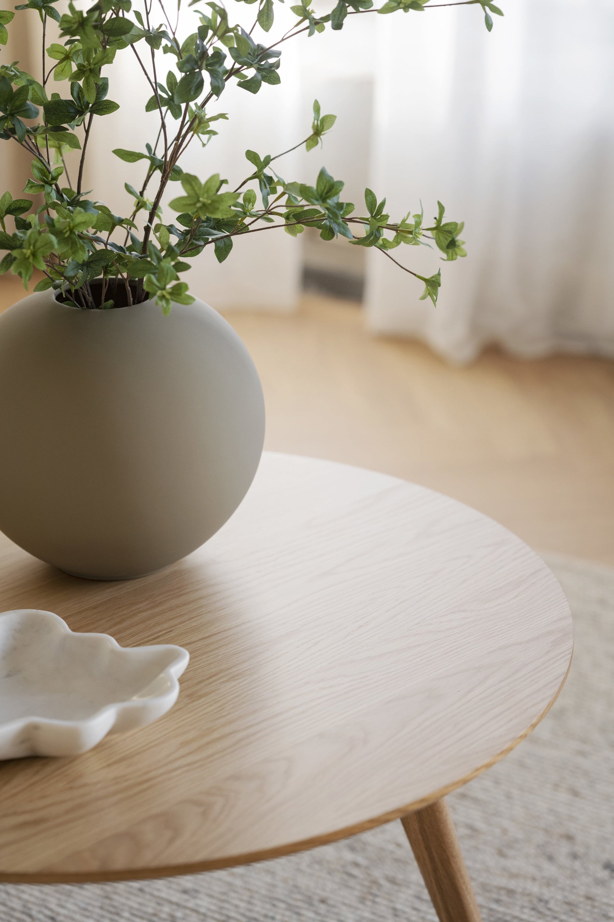 YUMI Coffee Table – Round / Oak – 4