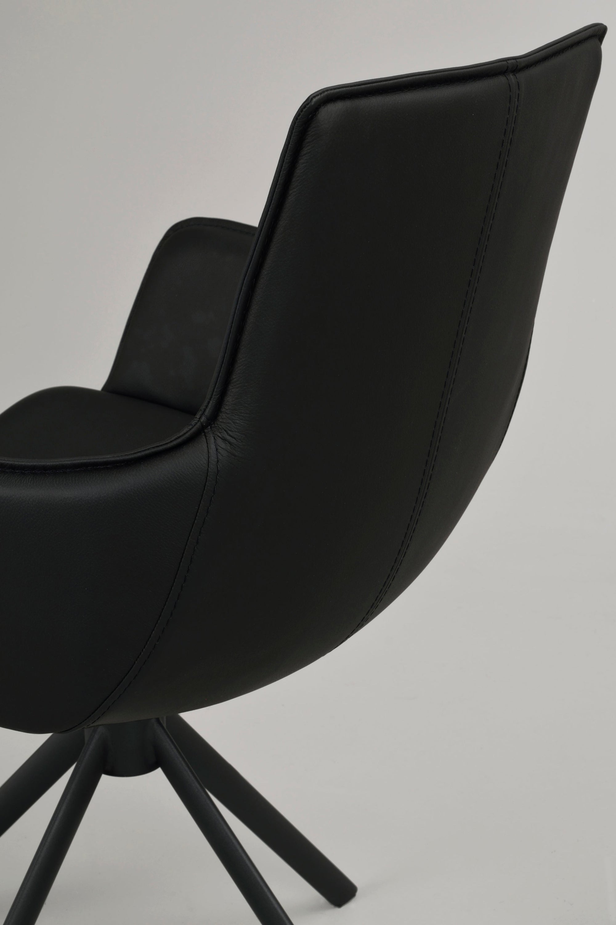LOWELL Set of 2 Leather Swivel Armchairs – Black leather – 9