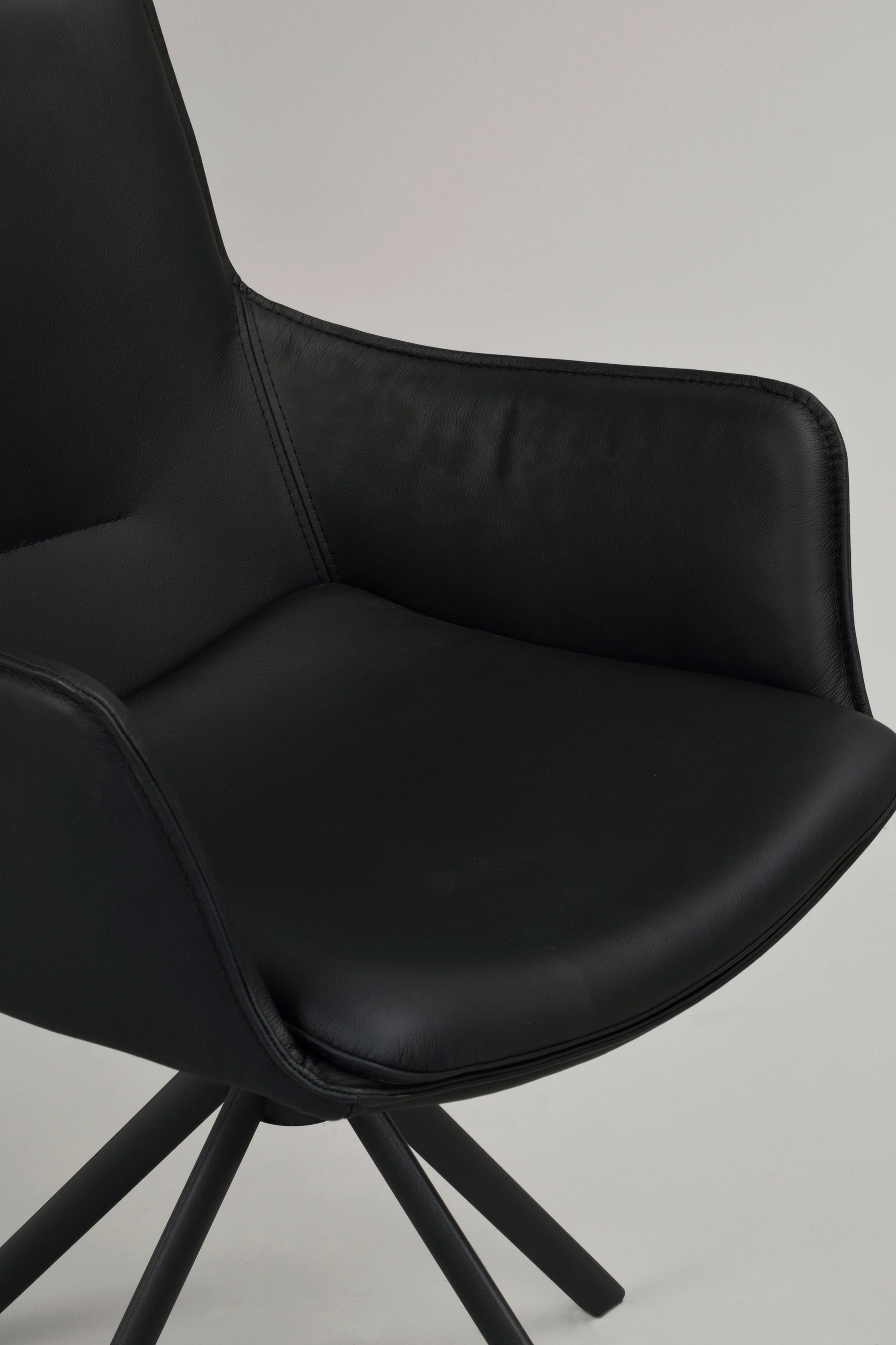 LOWELL Set of 2 Leather Swivel Armchairs – Black leather – 8