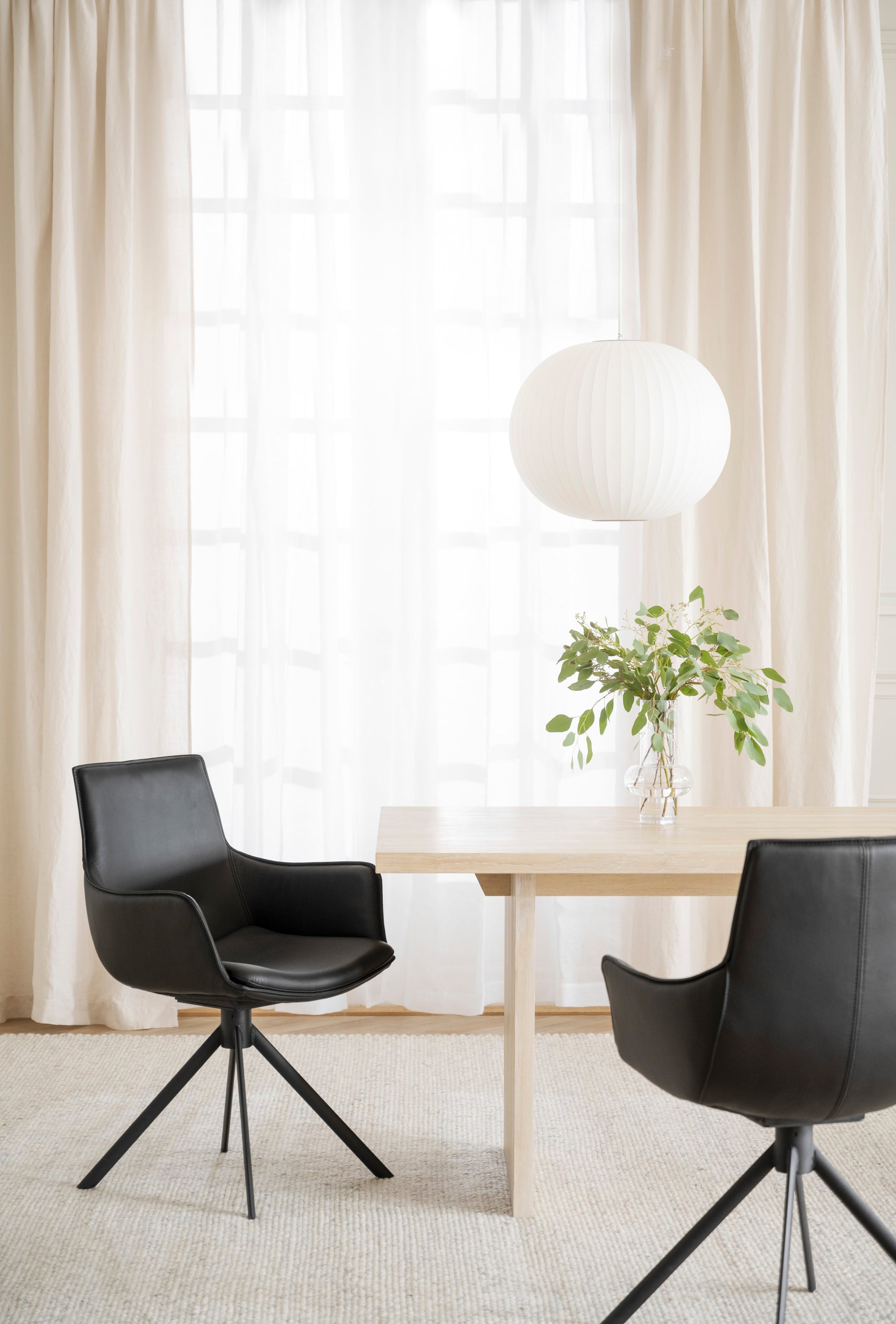 LOWELL Set of 2 Leather Swivel Armchairs – Black leather – 2