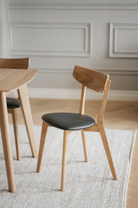 AMI Set of 2 Chairs – lacquered oak/black PU seat – 2
