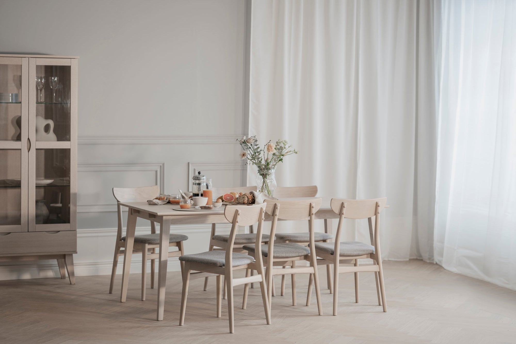 FILIPPA Glass Cabinet with Drawer – Whitewashed Oak – 5