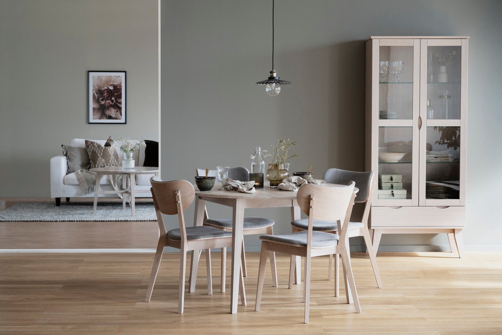 FILIPPA Glass Cabinet with Drawer – Whitewashed Oak – 11