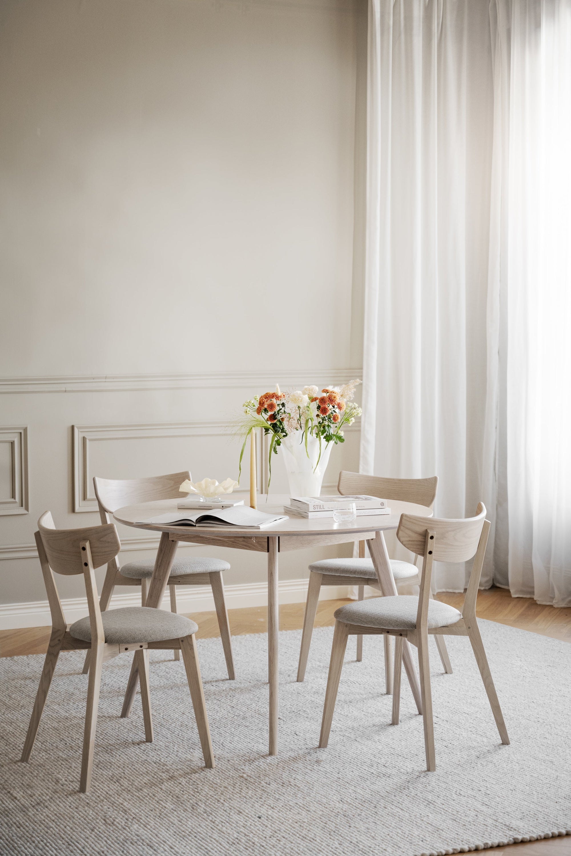 YUMI Round Table 115CM – Whitewashed Oak – 2