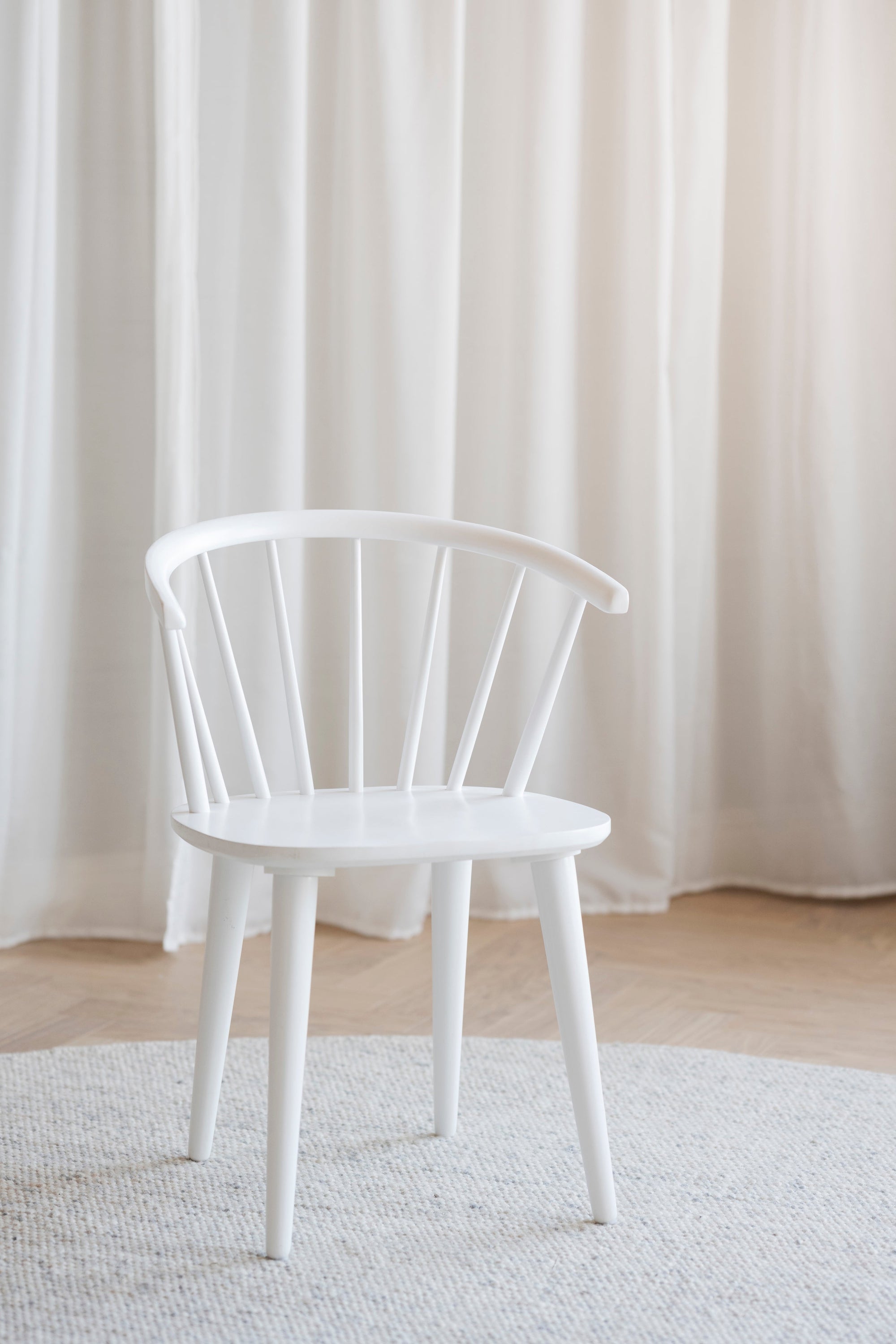 CARMEN Set of 2 Chairs – 2 White Chairs – 4