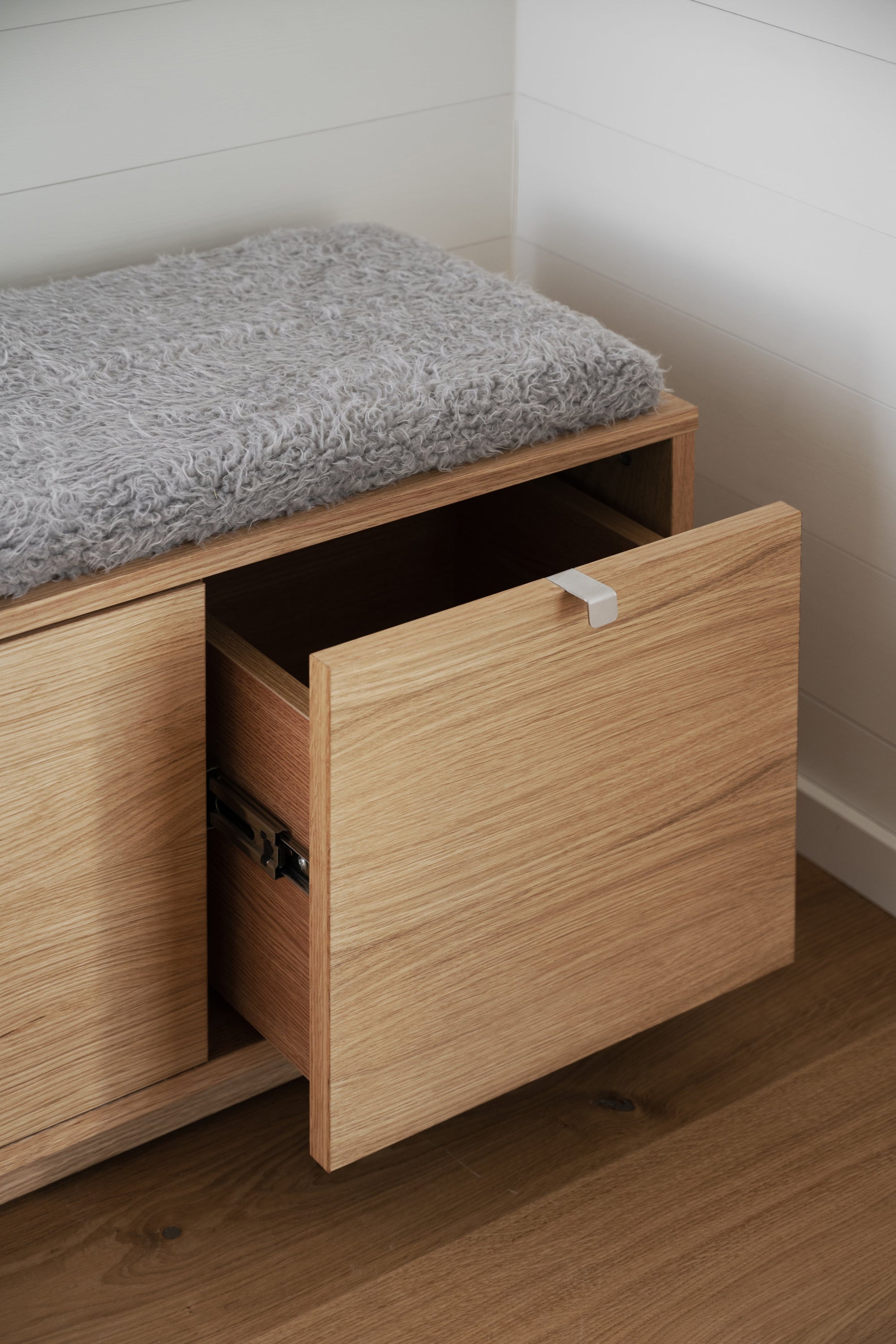 CONFETTI 2 Drawer Bench – Oiled oak / grey sheep look – 6