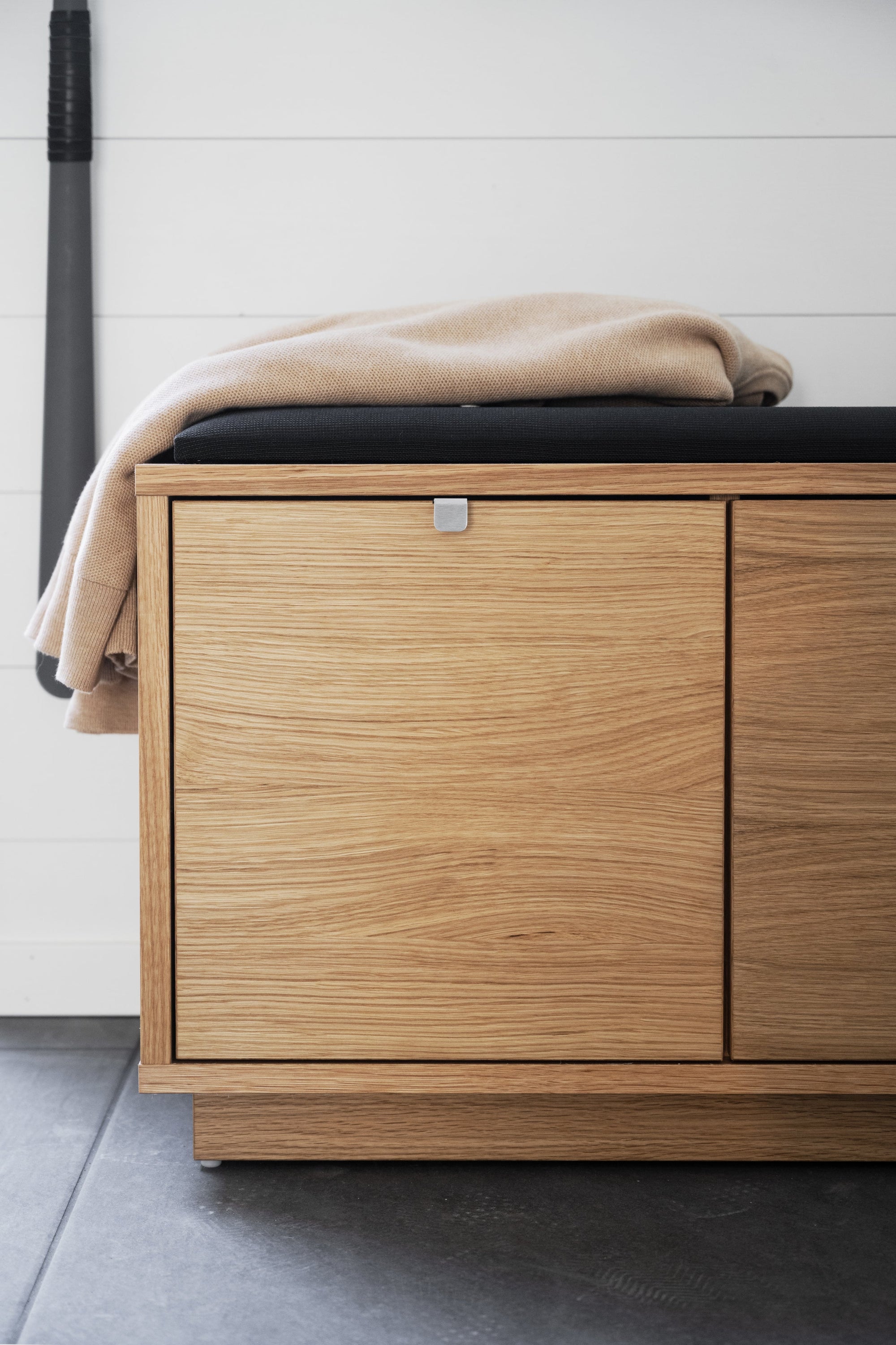 CONFETTI 2 Drawer Bench – Oiled oak / black fabric – 6