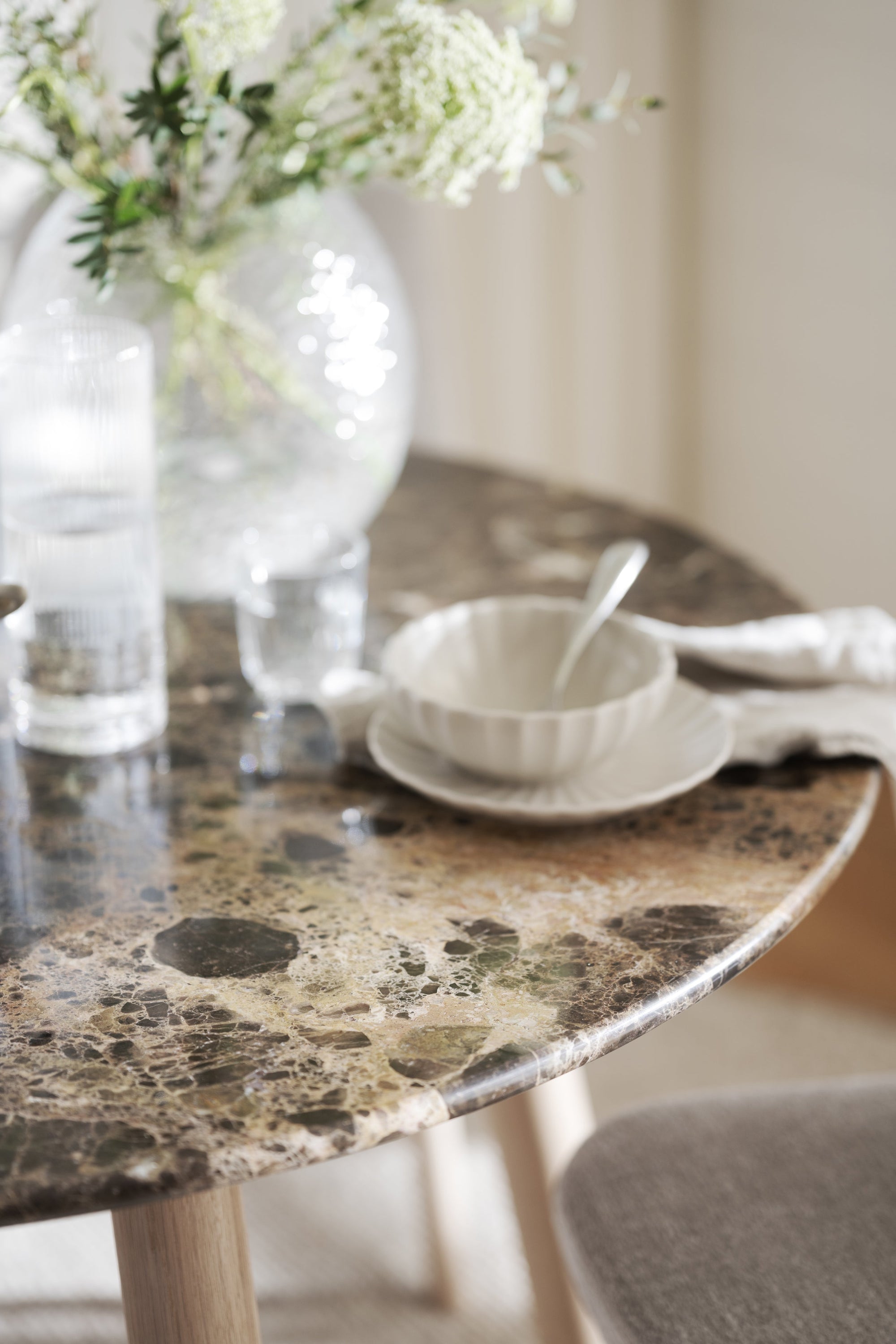 TARANSAY Round Table, Brown Travertine Top, Whitewash Legs Ø 125 CM – Default Title – 3