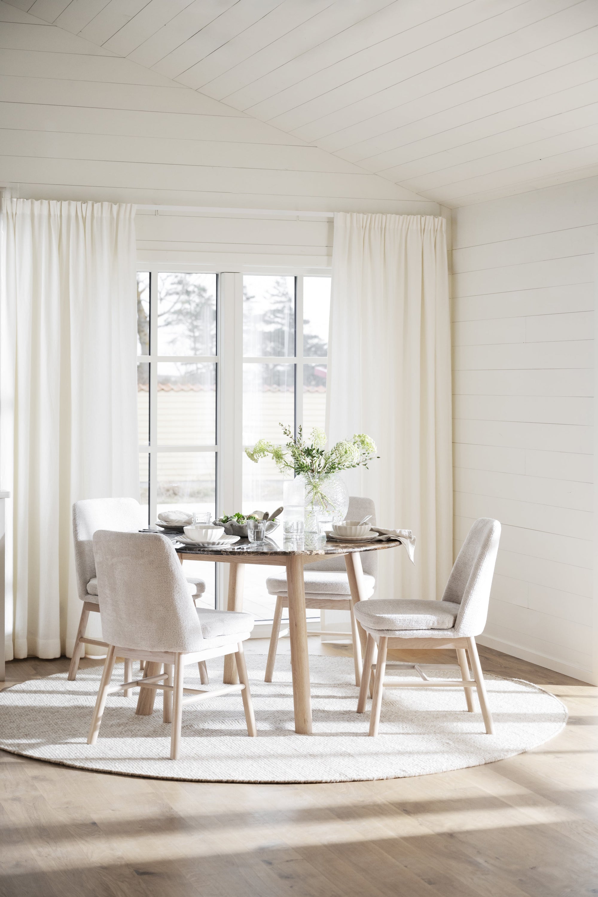 TARANSAY Round Table, Brown Travertine Top, Whitewash Legs Ø 125 CM – Default Title – 2