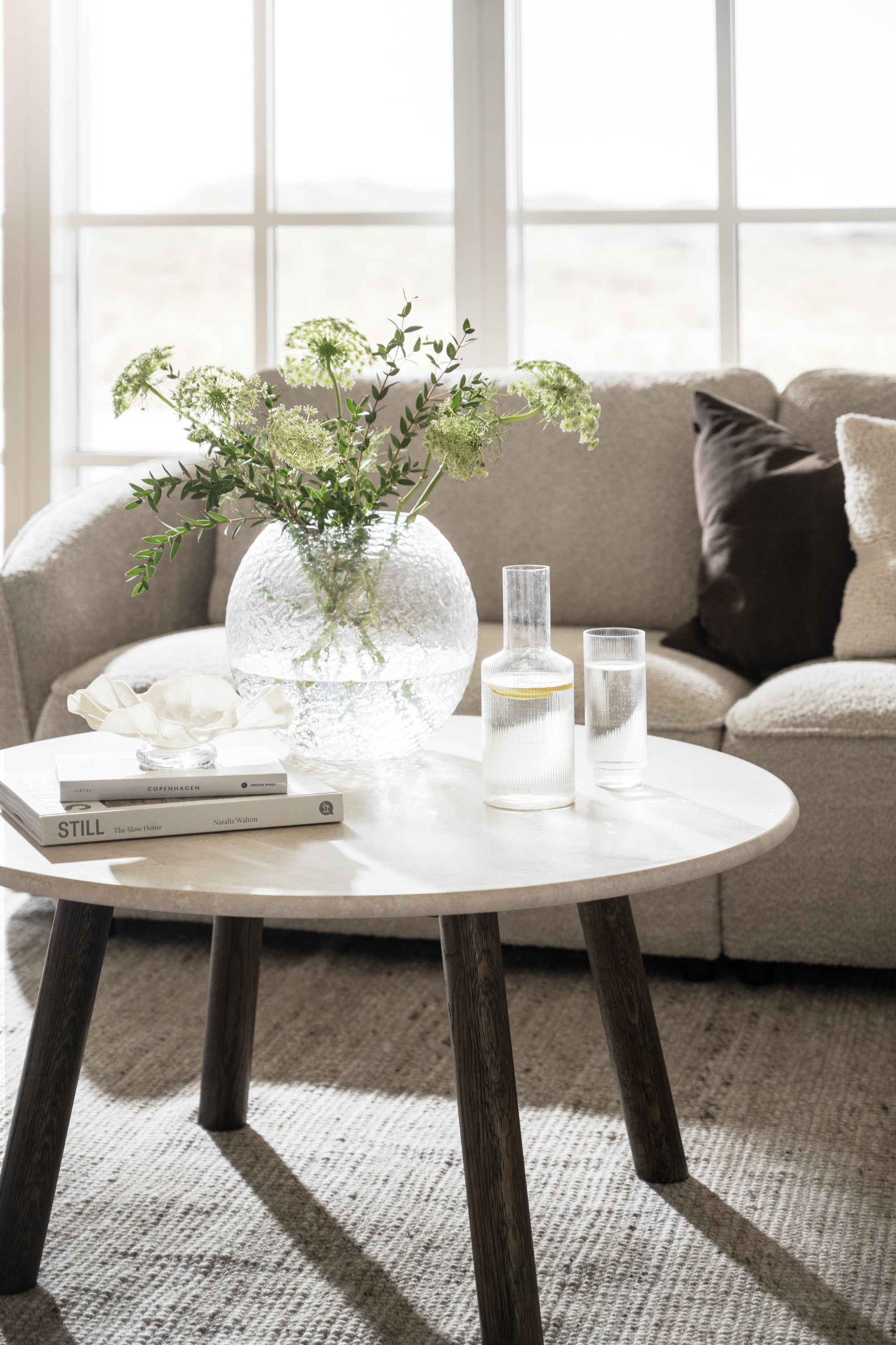 Taransay Travertine Coffee Table Ø90 cm – Beige / Brown Oak – 2