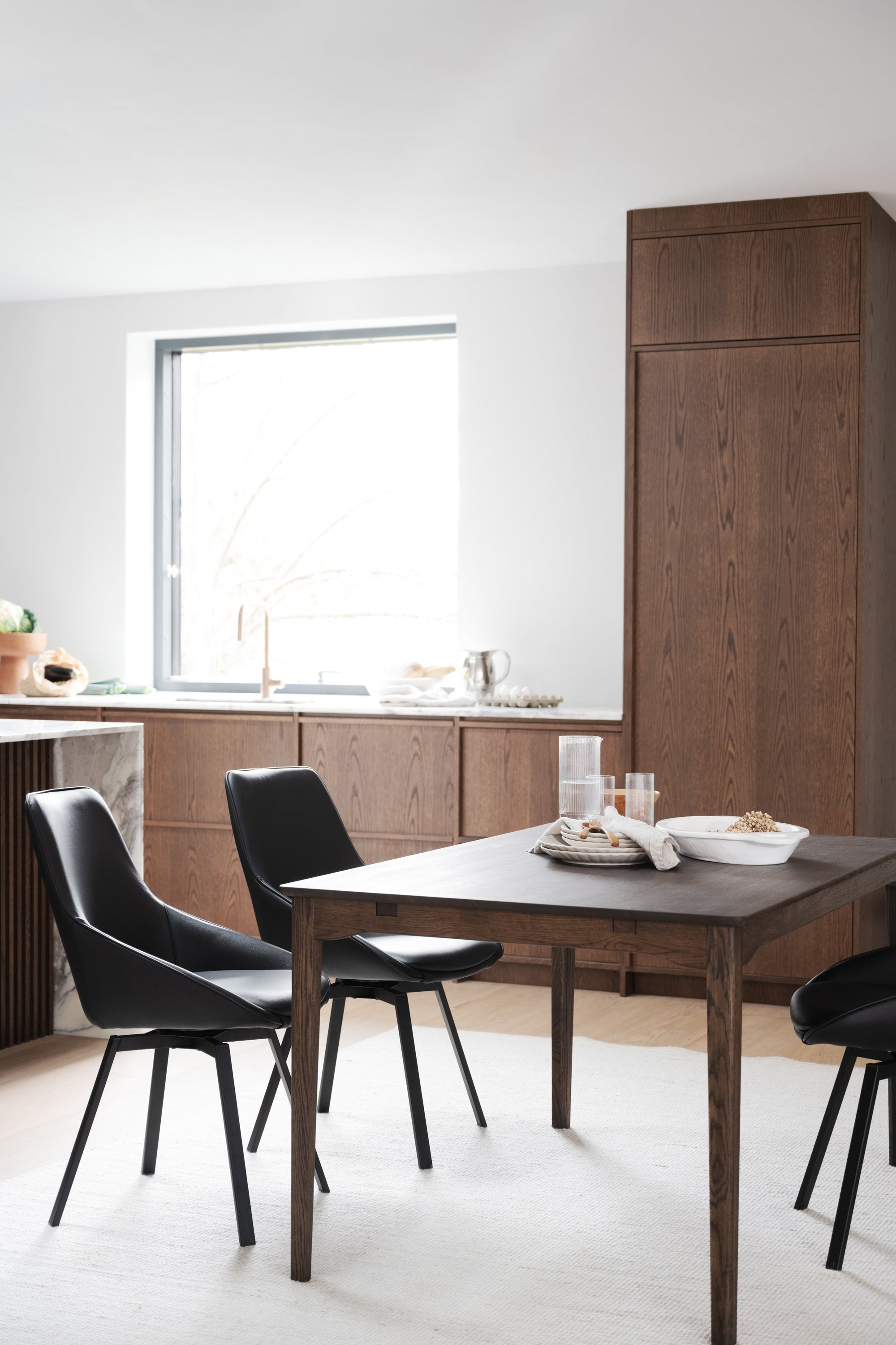 Markham Dining Table 140 x 90 cm – Brown Oak – 2