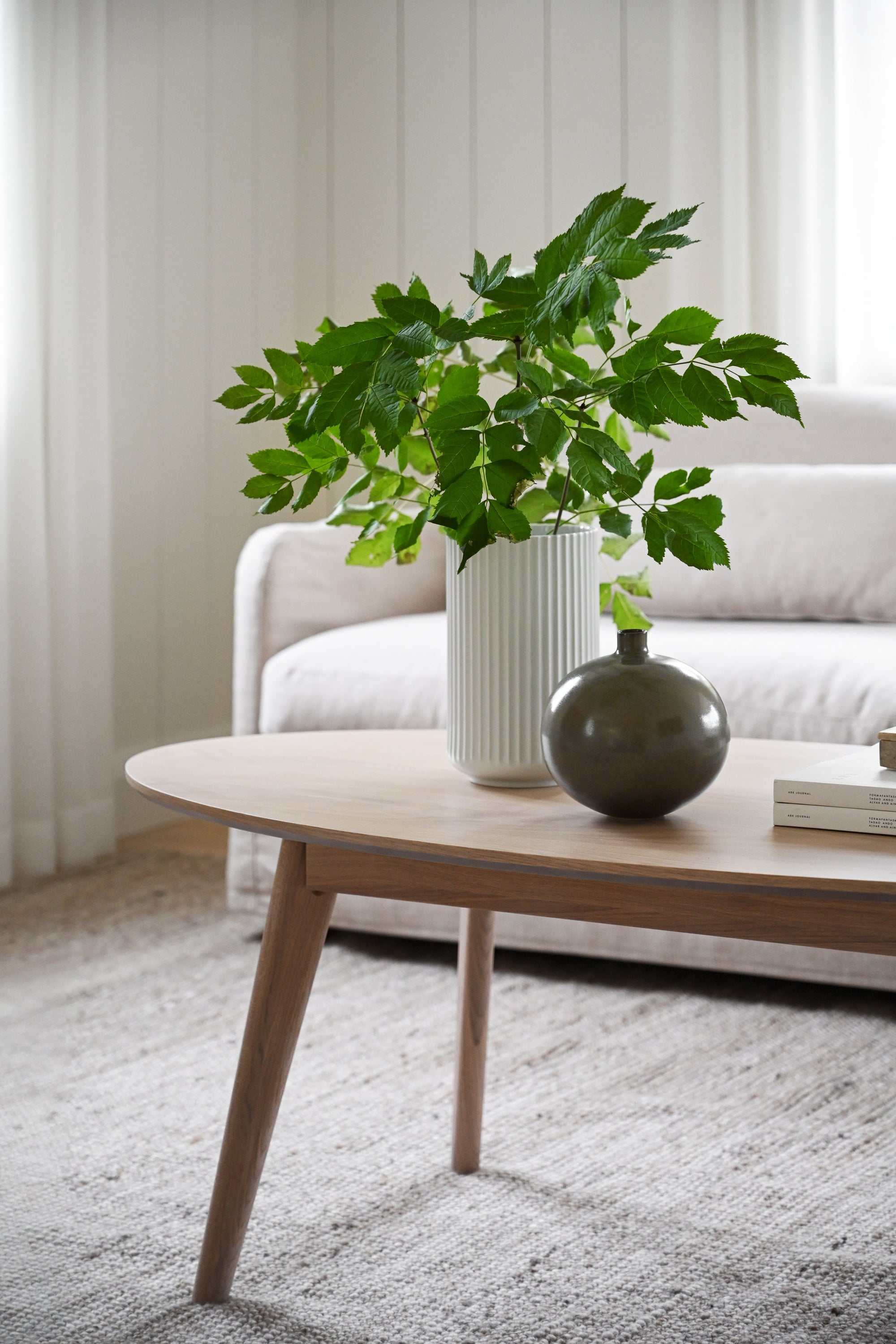 YUMI Coffee Table – Oval / Lacquered veneered whitewash oak – 3