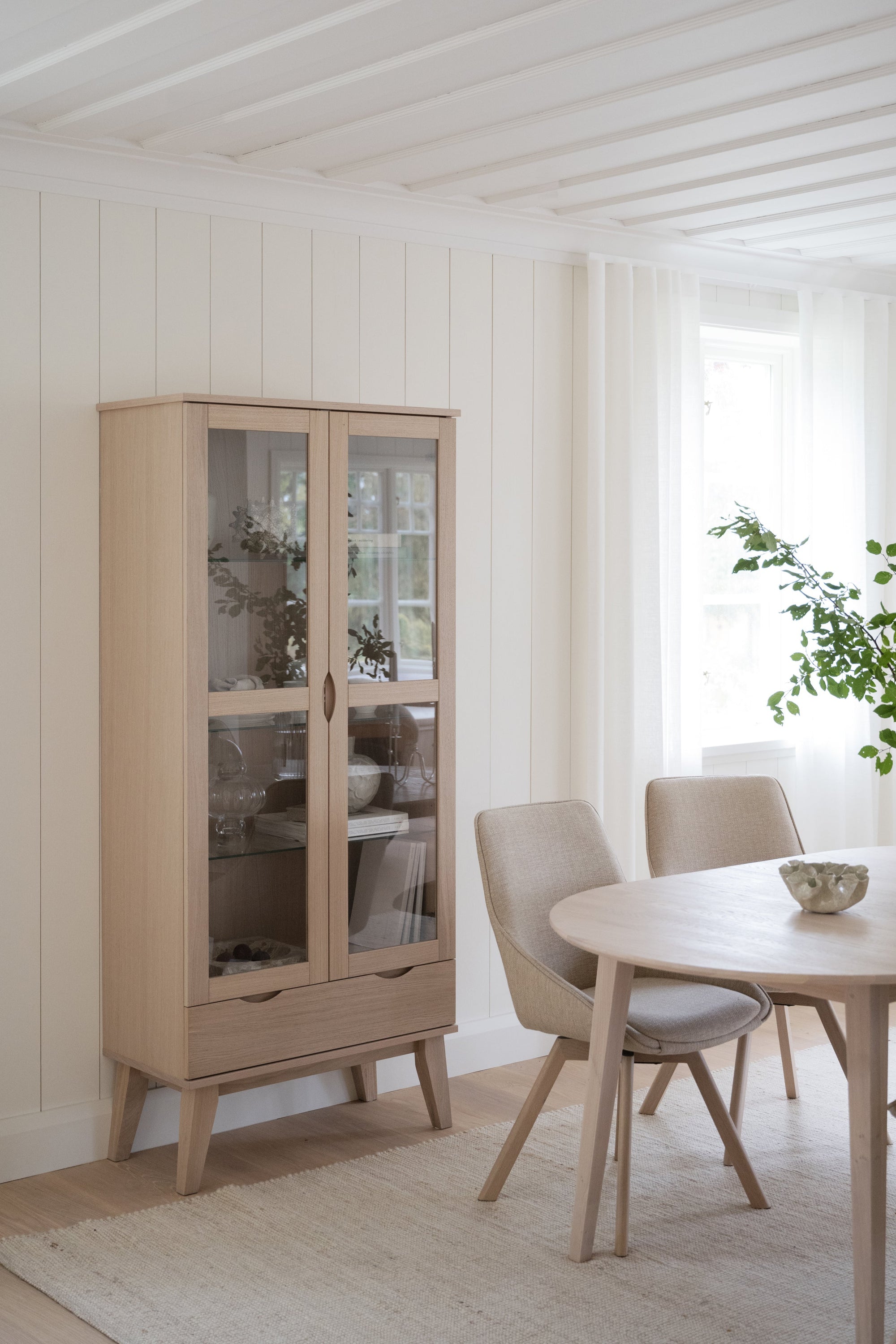 FILIPPA Glass Cabinet with Drawer – Whitewashed Oak – 2