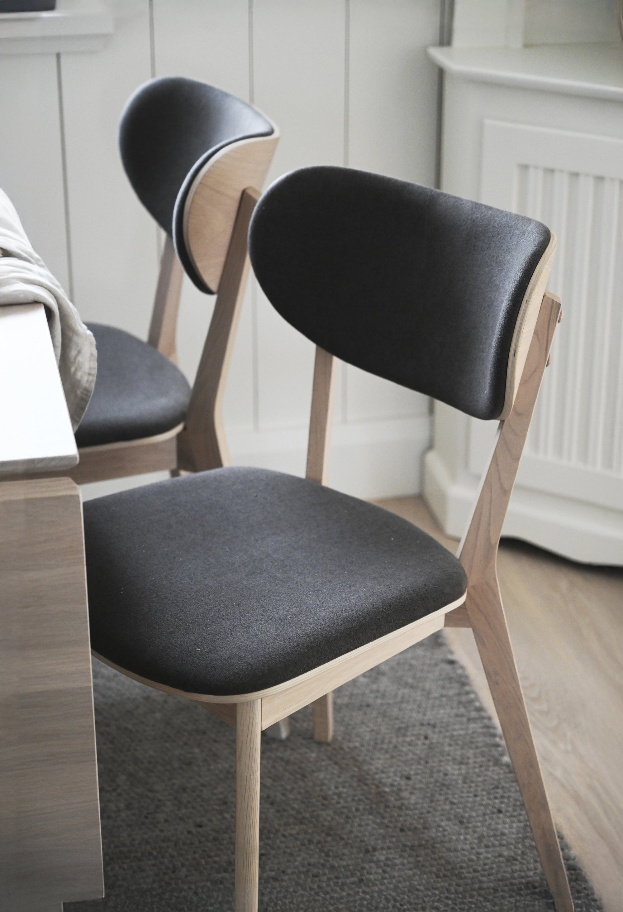 KATO Set of 2 Whitewashed Chairs – whitewashed oak/ dark grey fabric – 3