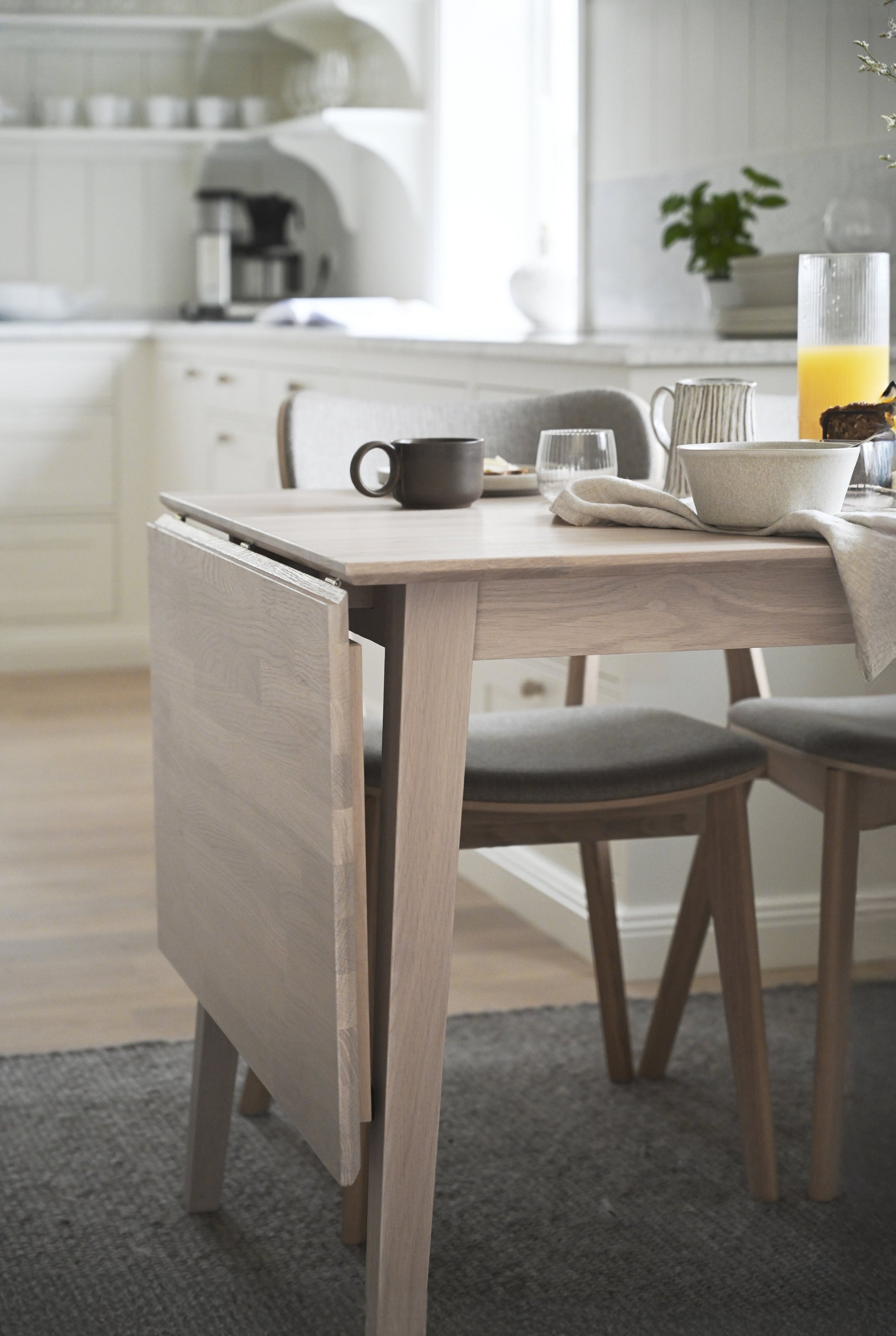 FILIPPA Drop Leaf Table 80CM & 120CM – Whitewashed oak top/whitewashed oak legs / Large 120CM – 3