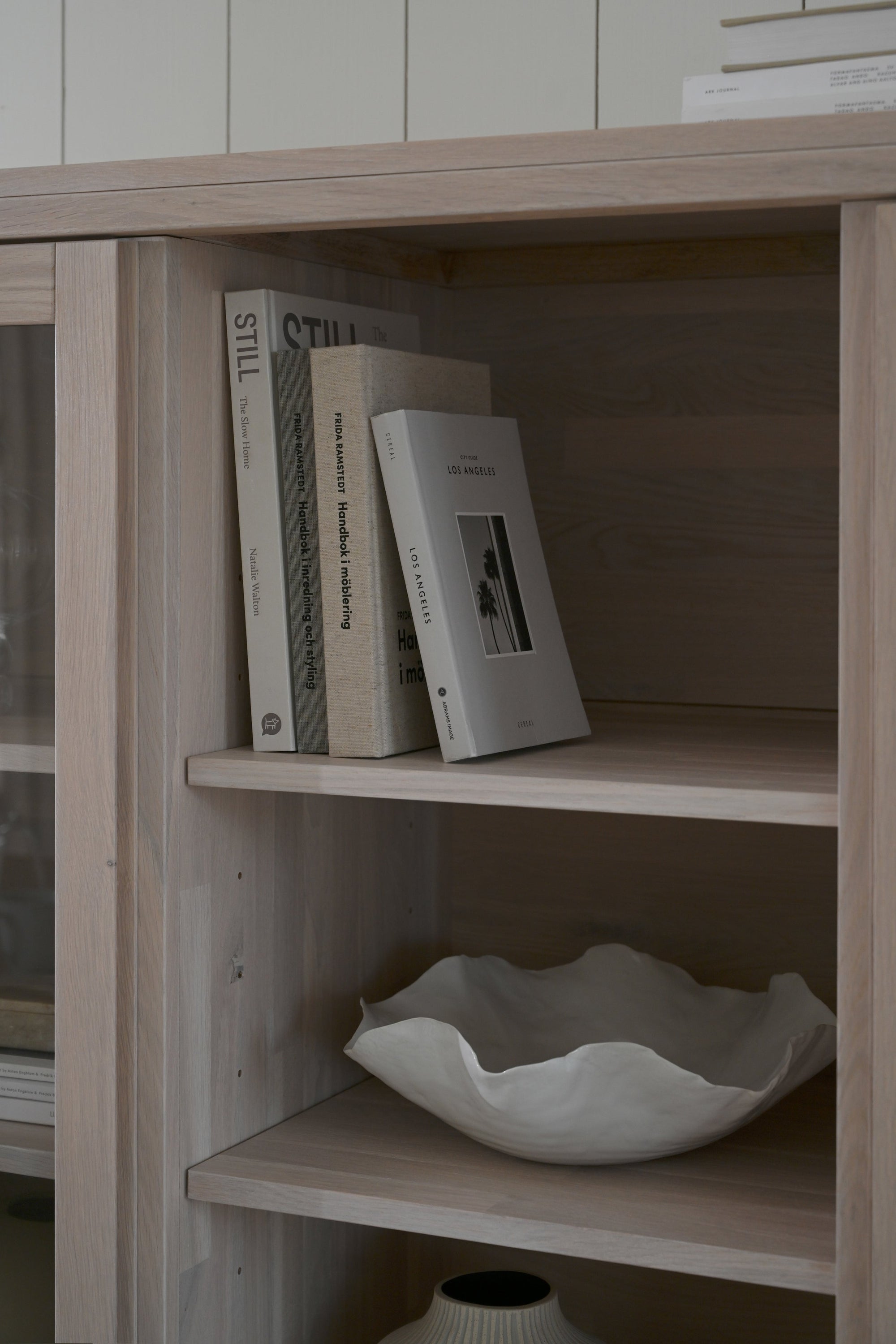 BROOKLYN Oak Vitrine 130 CM – Whitewashed – 5