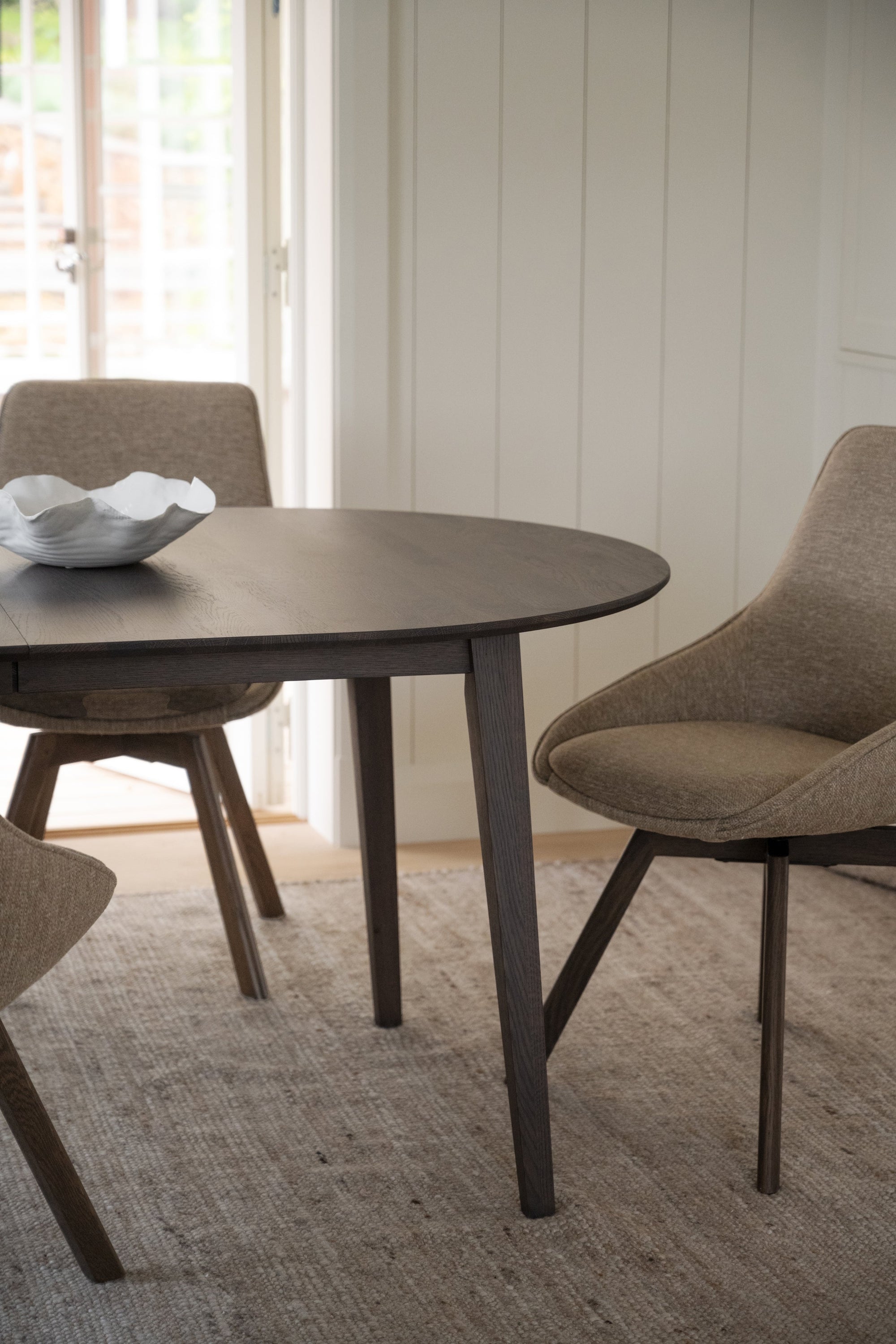 FILIPPA Oval Extending Table 170/210/250CM – Dark Brown Oak / Standard Table (one leaf included) – 3