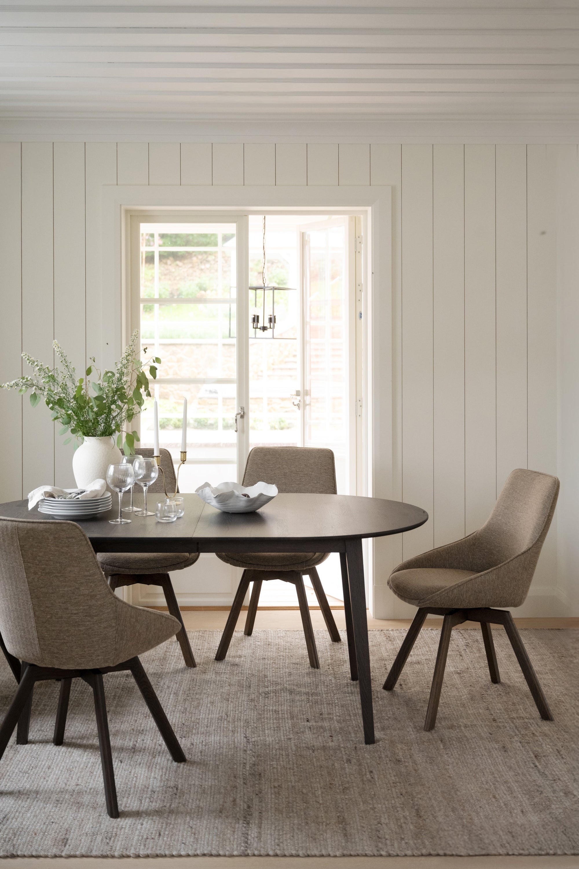 FILIPPA Oval Extending Table 170/210/250CM – Dark Brown Oak / Standard Table (one leaf included) – 2