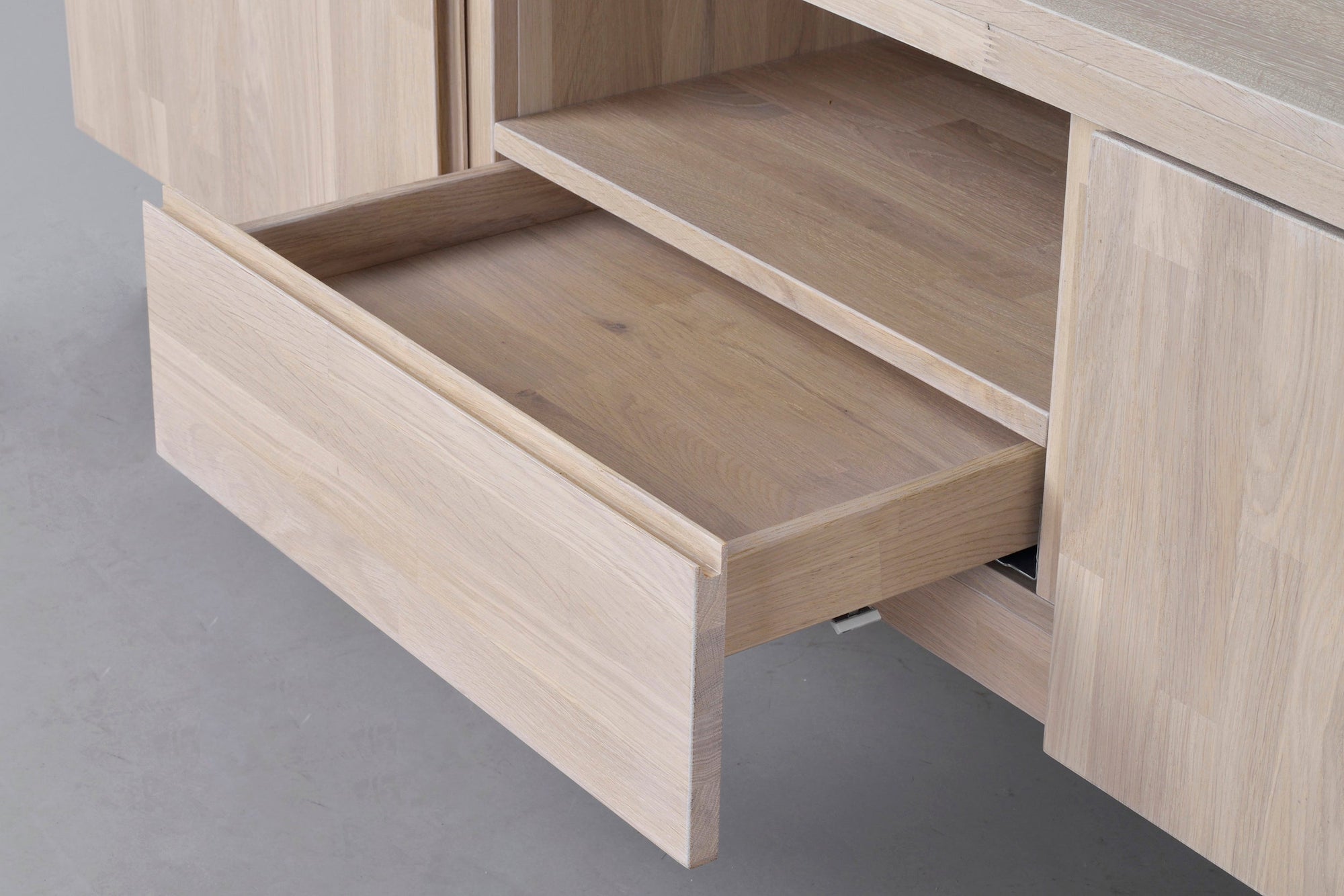 BROOKLYN Oak TV Unit 160CM – Whitewashed Oak – 4