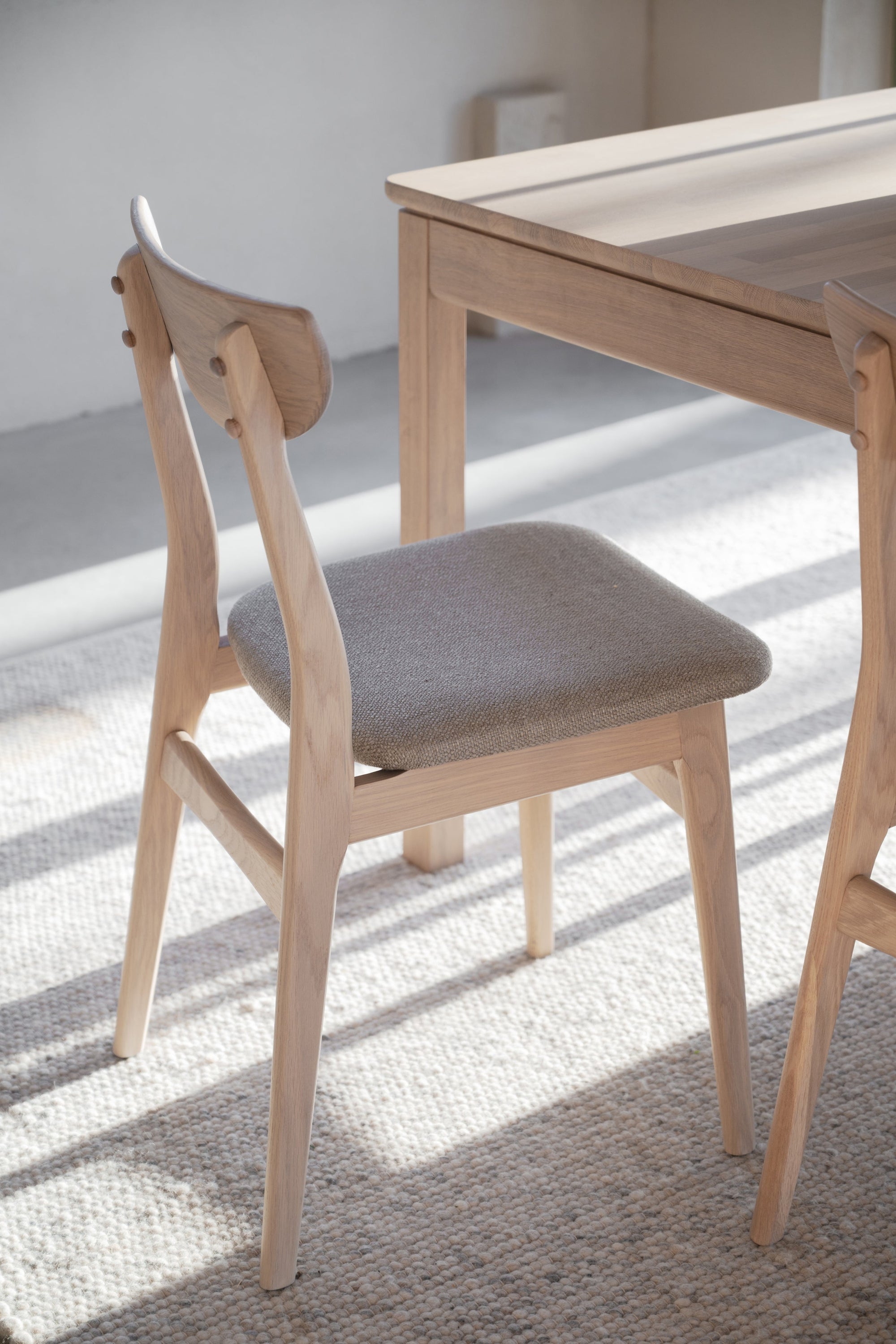 RODHAM Set of 2 Chairs – white wash oak/grey beige – 5