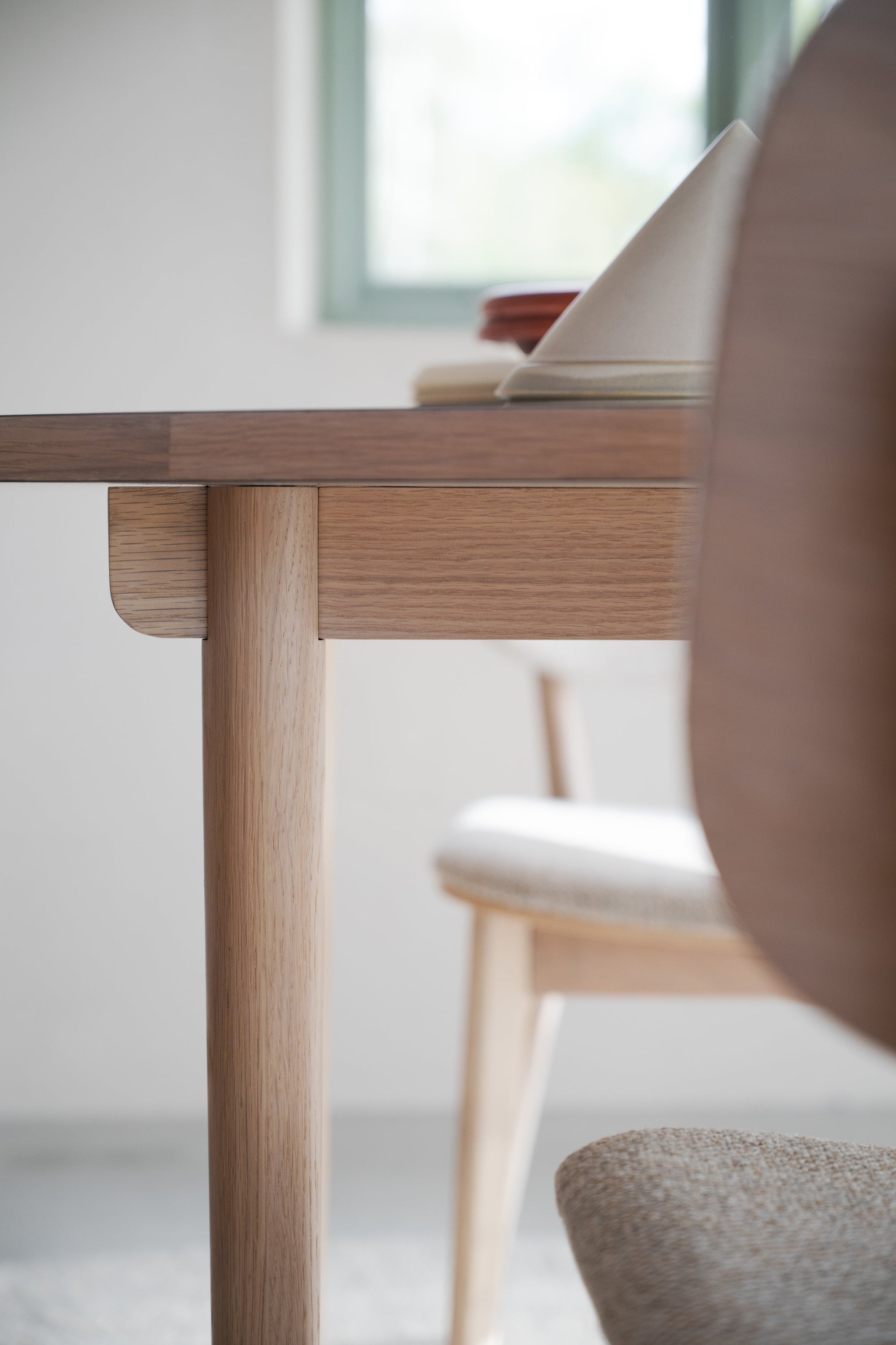 Fairmount Round Dining Table Ø120 cm – Beige / Whitewash Oak – 5