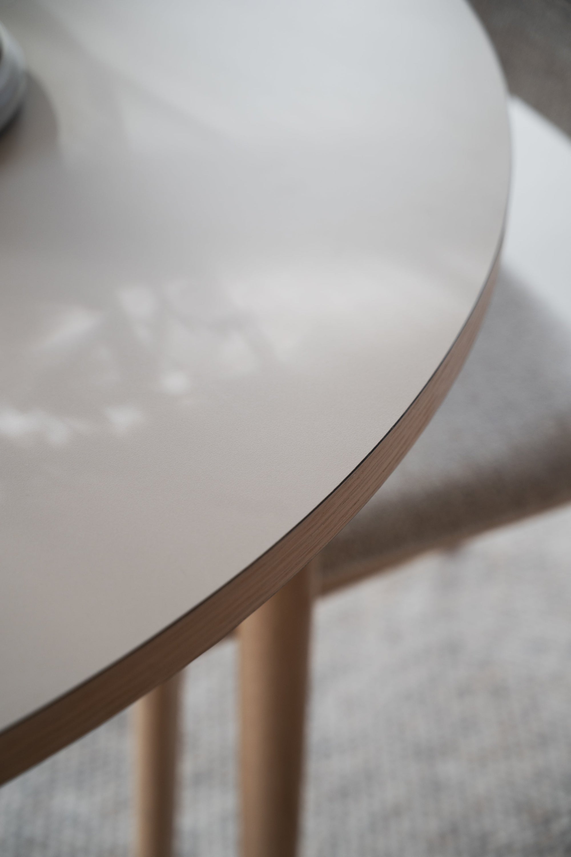 Fairmount Round Dining Table Ø120 cm – Beige / Whitewash Oak – 4