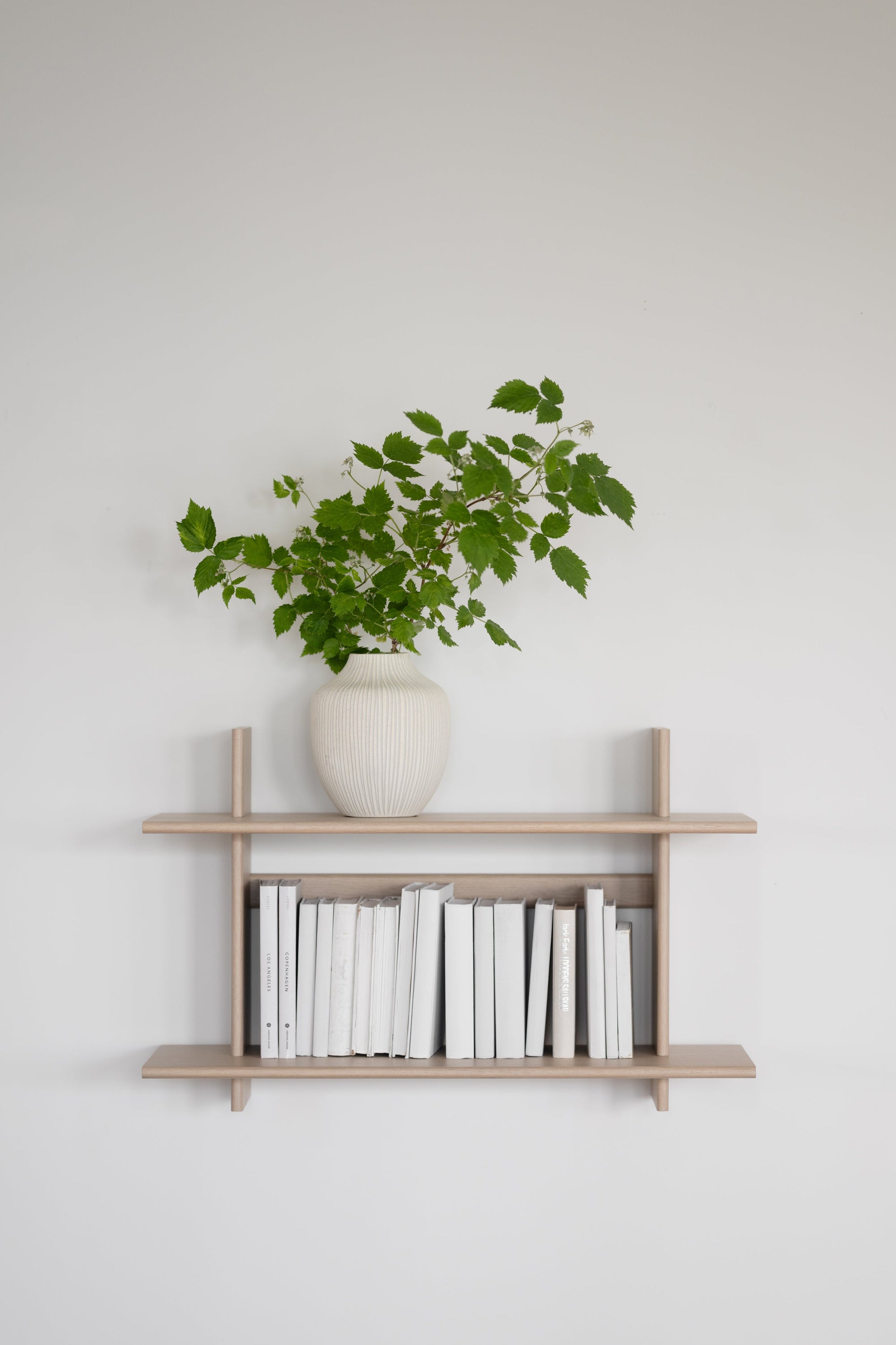 Westlock Wall Shelf 75 x 48 cm – Whitewash Oak – 2