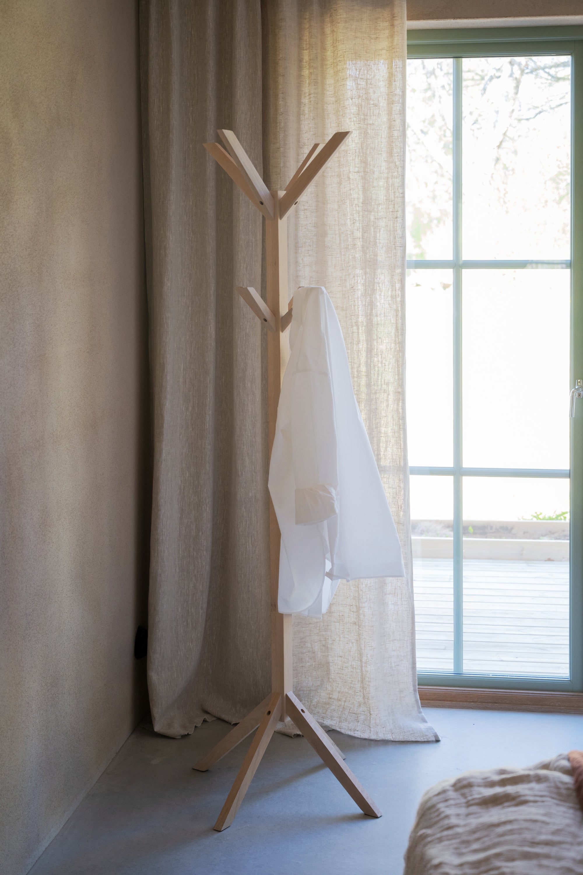 CONFETTI High Clothes Hanger – Whitewash oak – 3