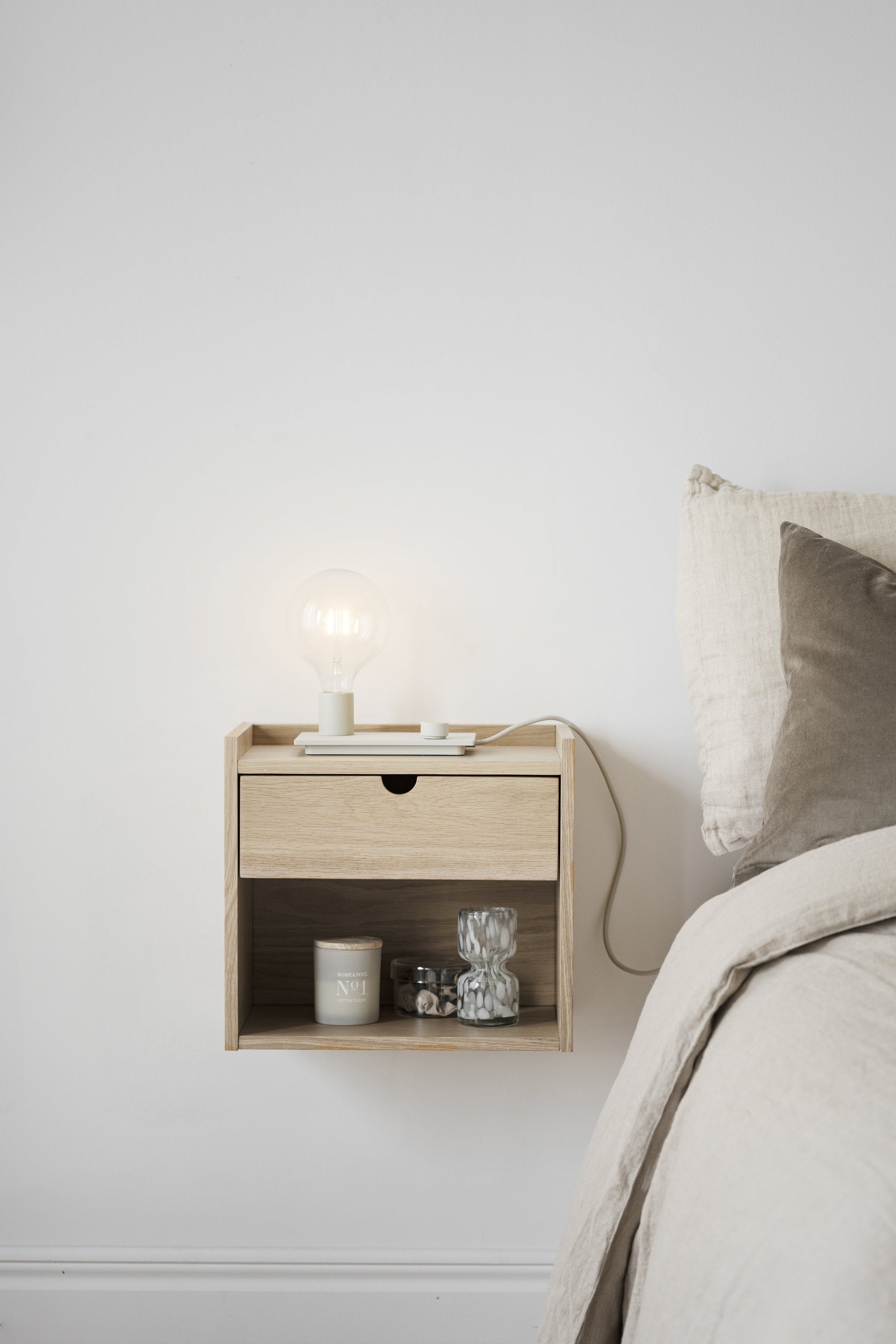 Hillmond Wall-Mounted Bedside Table – Whitewash Oak – 4
