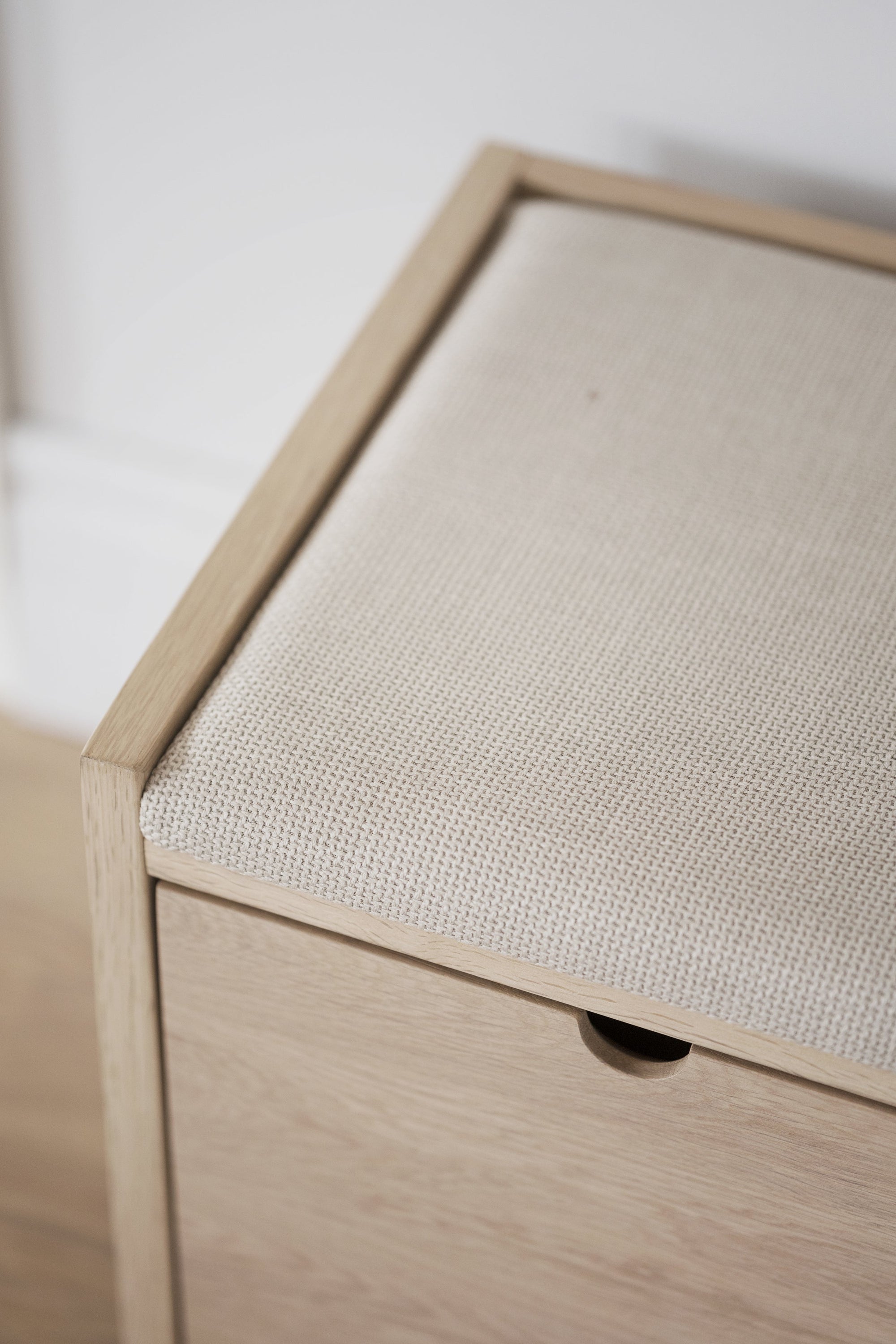 Hillmond Hallway Bench with Drawers – Whitewash Oak – 3