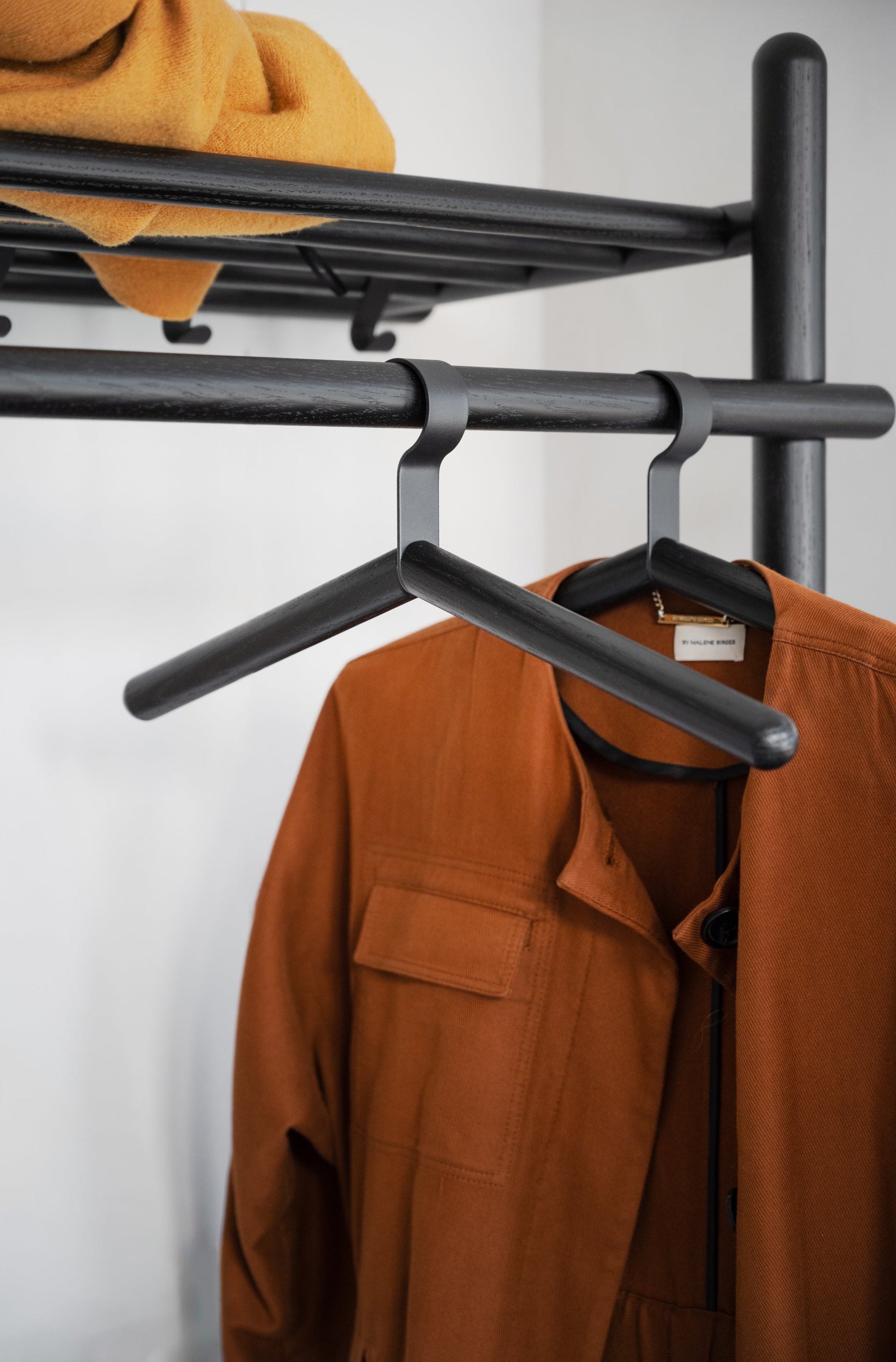MILFORD Clothes Hanger – Black – 3
