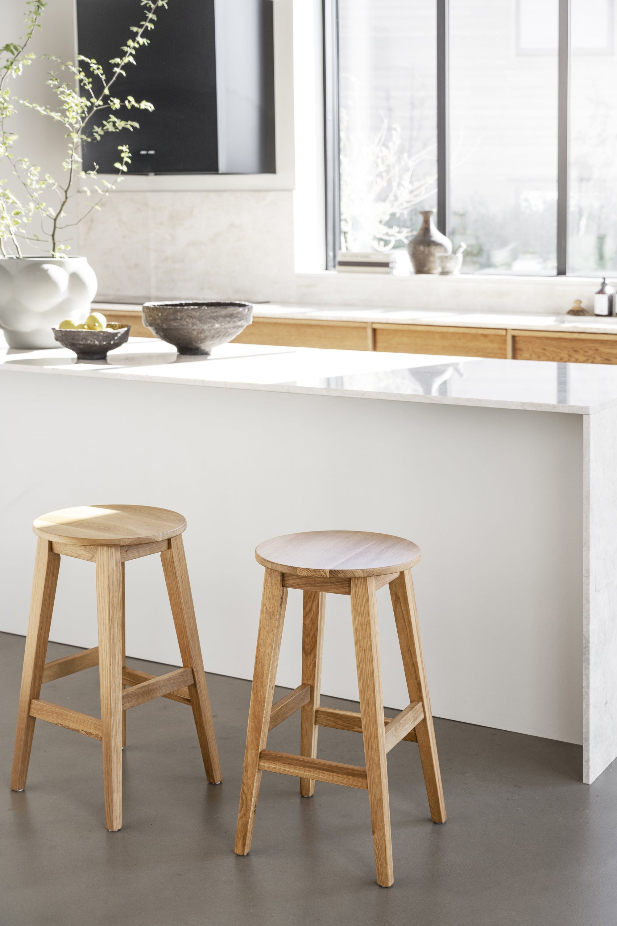 AUSTIN Set of 2 Bar Chairs – lacquered oak – 2